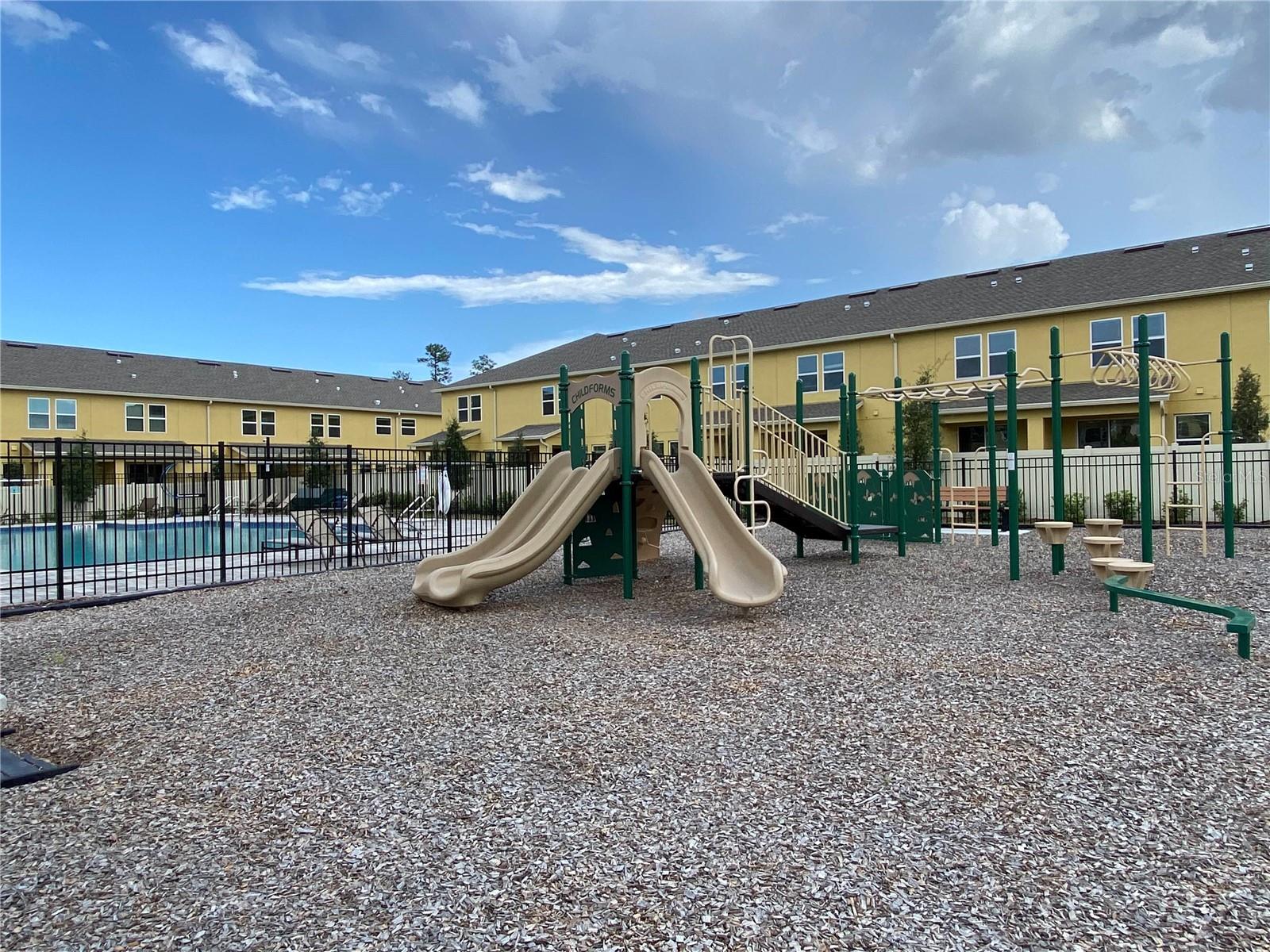 ECON TRAILS - Residential Lease