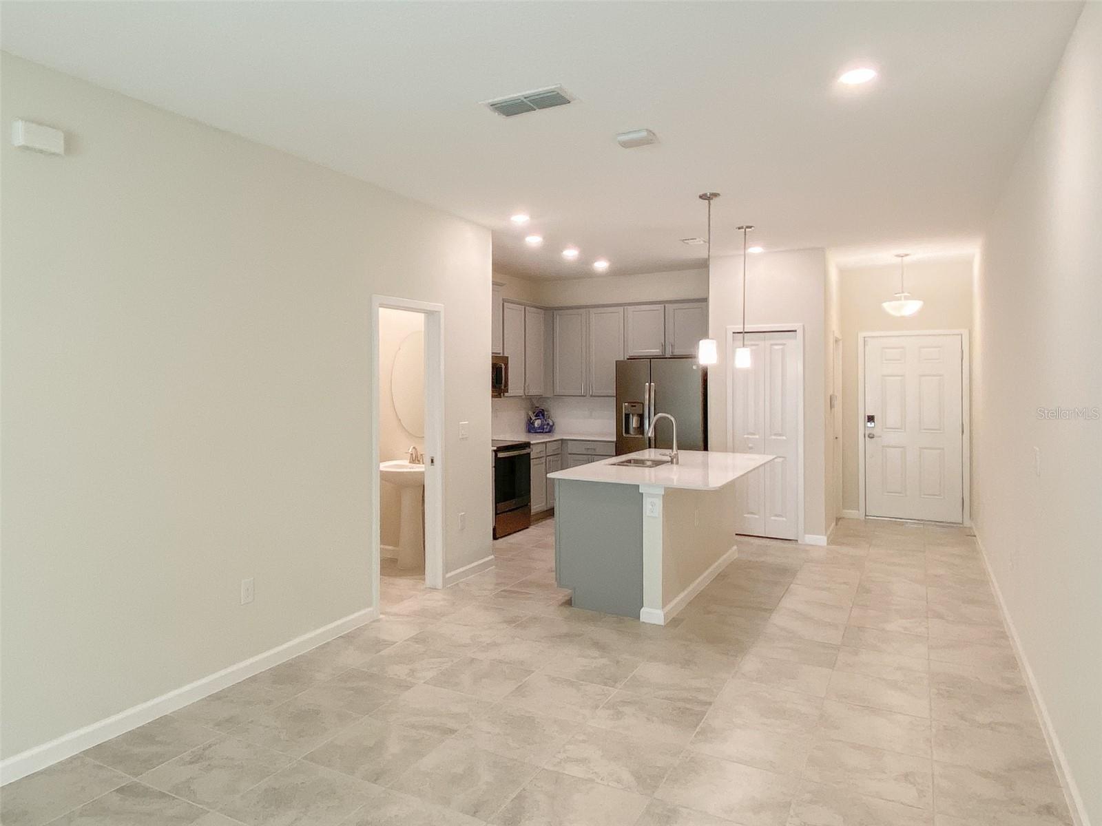 ECON TRAILS - Residential Lease