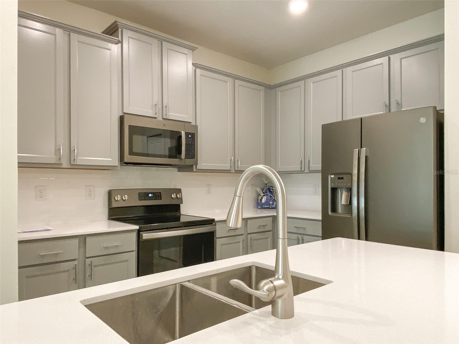 ECON TRAILS - Residential Lease