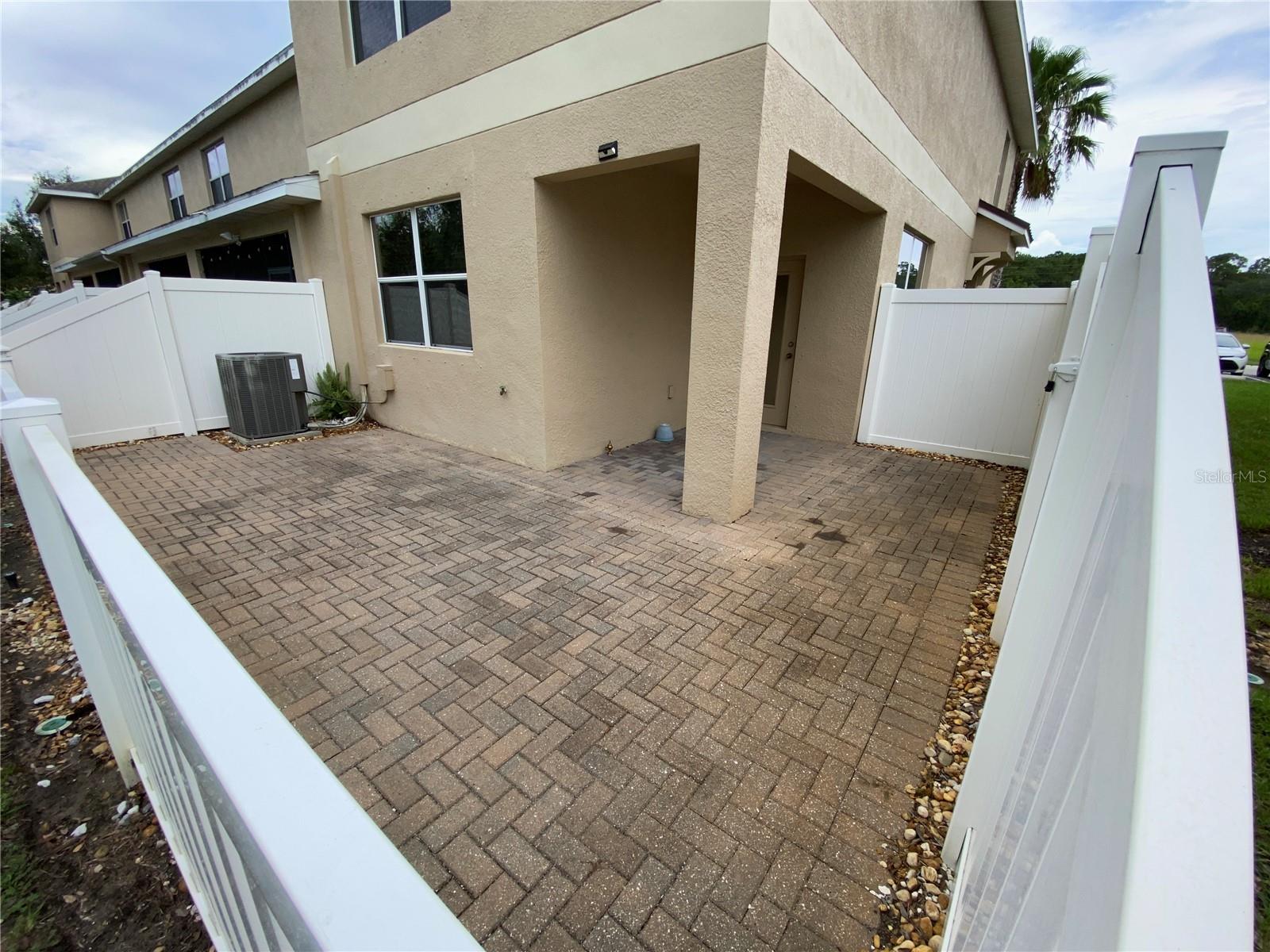VERANDAH TWNHMS - Residential