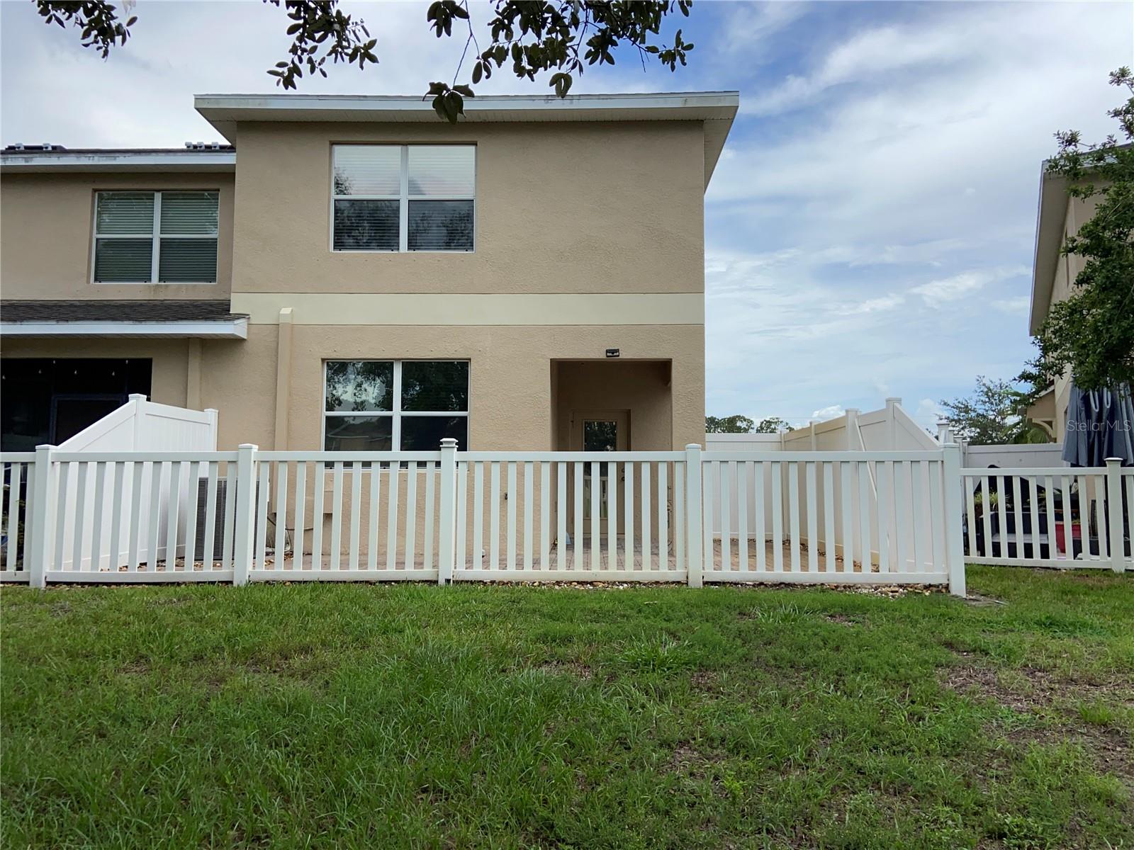 VERANDAH TWNHMS - Residential