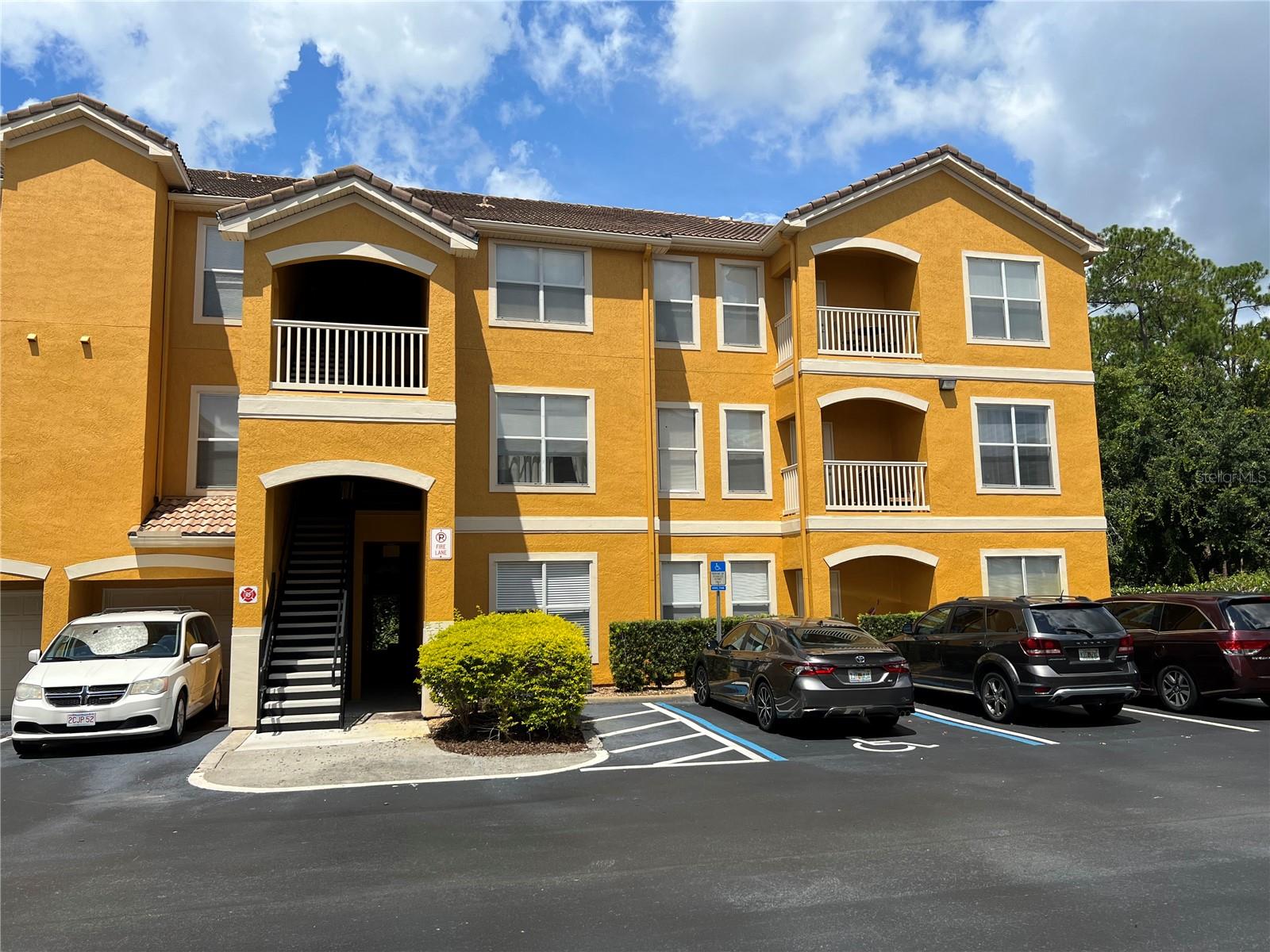 NEW PRICE . 2 bedroom, 2 bath condo, located in the beautiful gated community of Mirabella. The Mirabella community features a resort style pool, walking trail, volleyball courts, clubhouse, and gym. Conveniently located near all major highways and a short distance to all theme parks! NEW AC will be placed before moving in .