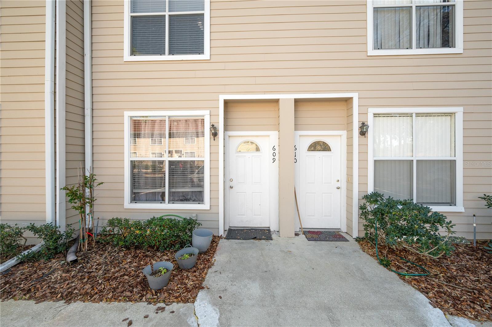 Move-in ready, two-bedroom, two-and-a-half-bath townhome-style condo in Kensington North!
Boasting an unbeatable location on SW 20th Avenue, this property offers quick access to UF, Shands, Butler Plaza, and Celebration Pointe. The first floor features a spacious living room that flows seamlessly into the dining area. The kitchen comes with cabinets, stainless steel appliances, and a convenient breakfast bar. This main level also includes a half-bath, a utility closet with a washer and dryer, abundant storage space, and access to the back patio.LVP flooring runs throughout the whole unit. Upstairs, you will find two spacious bedrooms featuring large closets and private ensuite bathrooms with updated vanities. Premium community amenities include a swimming pool, fitness center, clubhouse, and high-speed internet. Situated directly on RTS bus routes to UF, this is a phenomenal opportunity for an investment property or a new home!