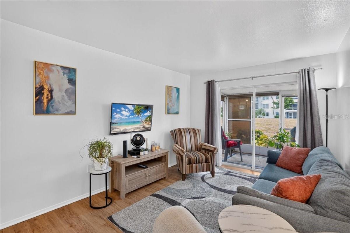 THE THIRD BAYSHORE - Residential