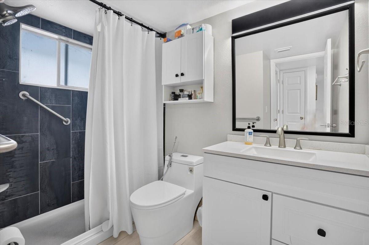 THE THIRD BAYSHORE - Residential