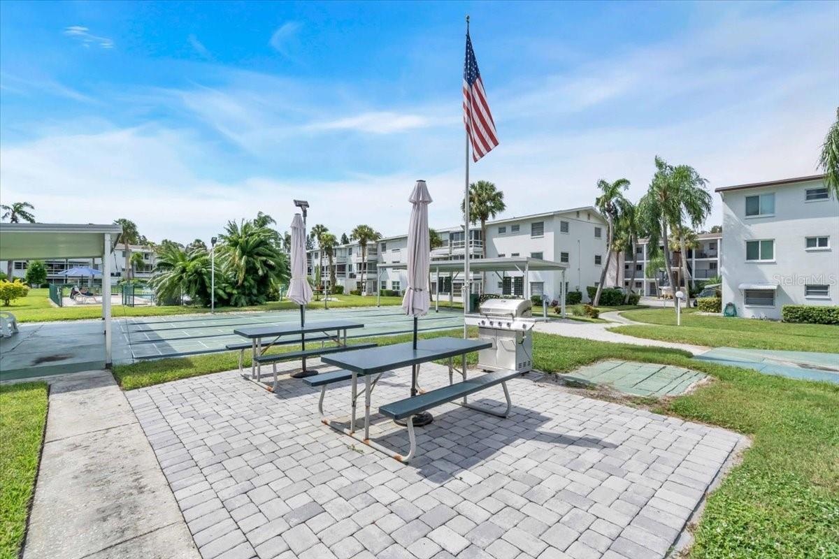 THE THIRD BAYSHORE - Residential