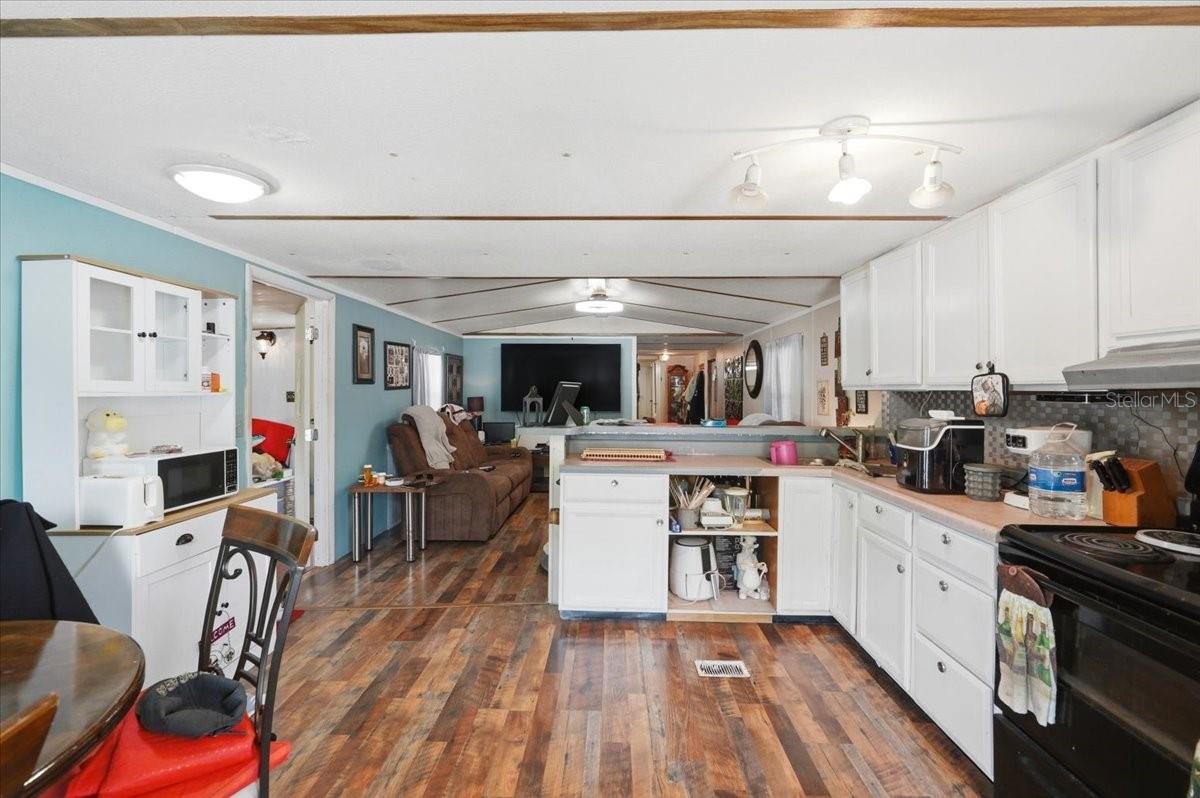 LAKE MARIANA ACRES - Residential