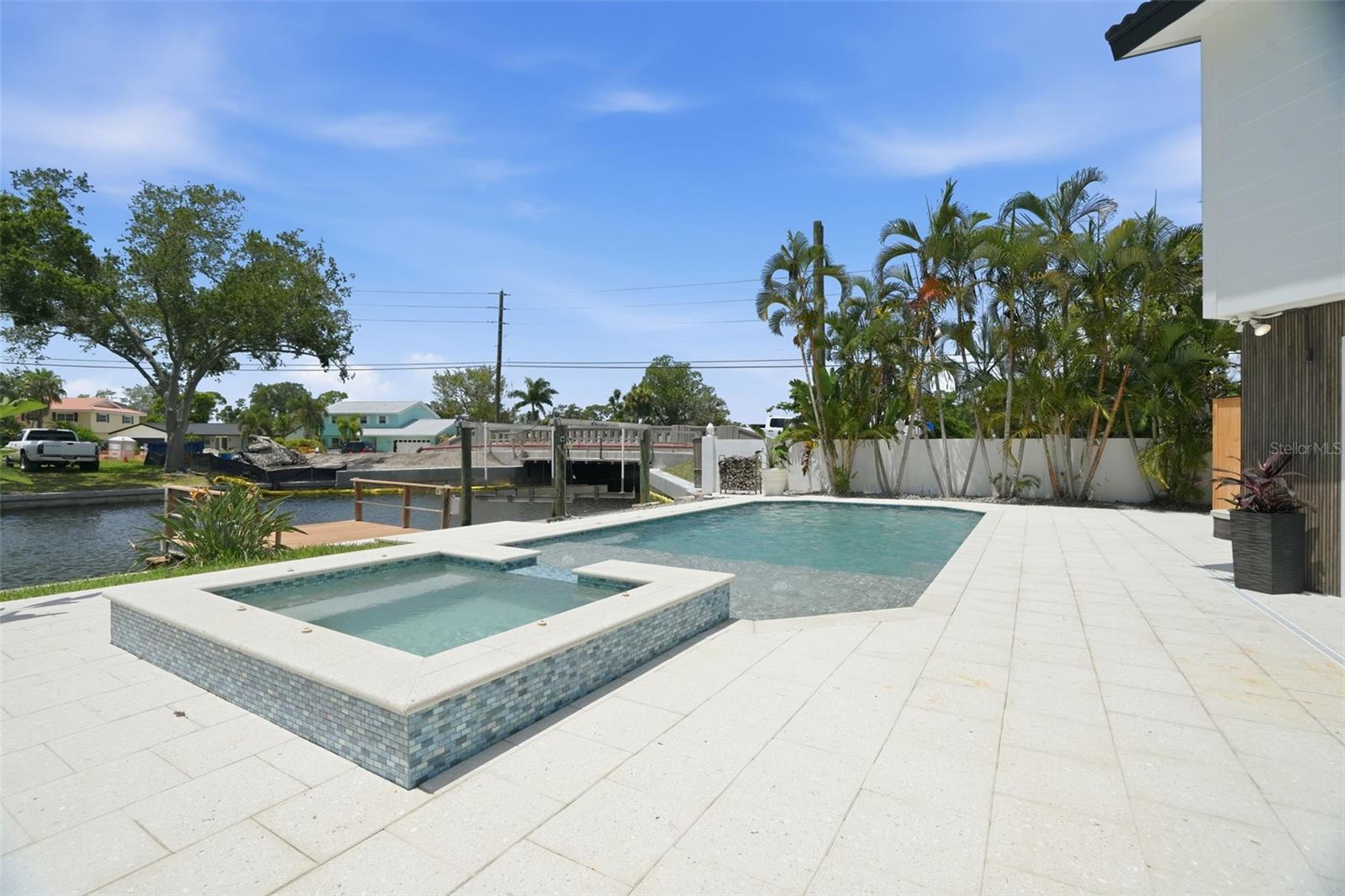 SHORE ACRES VENICE SEC 2ND PT REP BLK 7 - Residential
