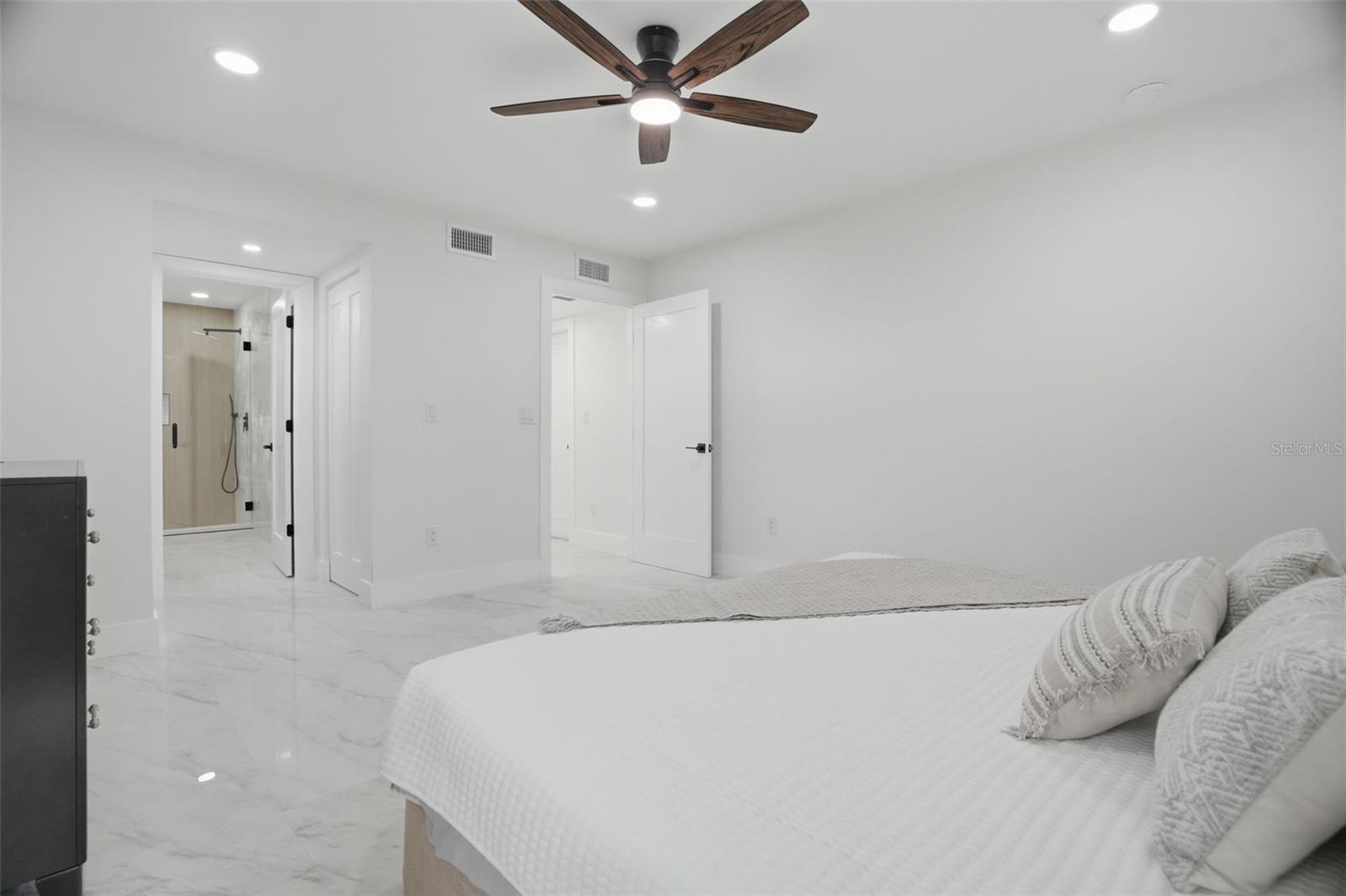 SHORE ACRES VENICE SEC 2ND PT REP BLK 7 - Residential