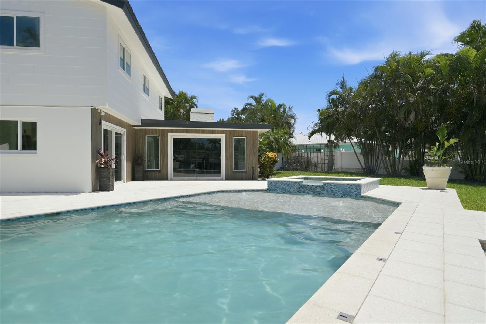 SHORE ACRES VENICE SEC 2ND PT REP BLK 7 - Residential