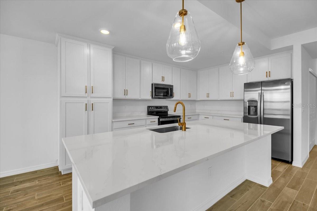 CALUSA COUNTRY CLUB - Residential Lease