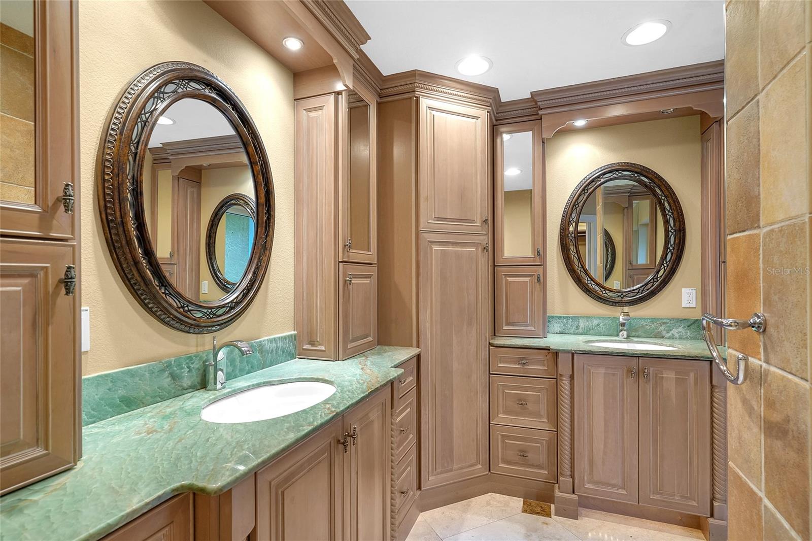 RIVER OAKS SUB - Residential