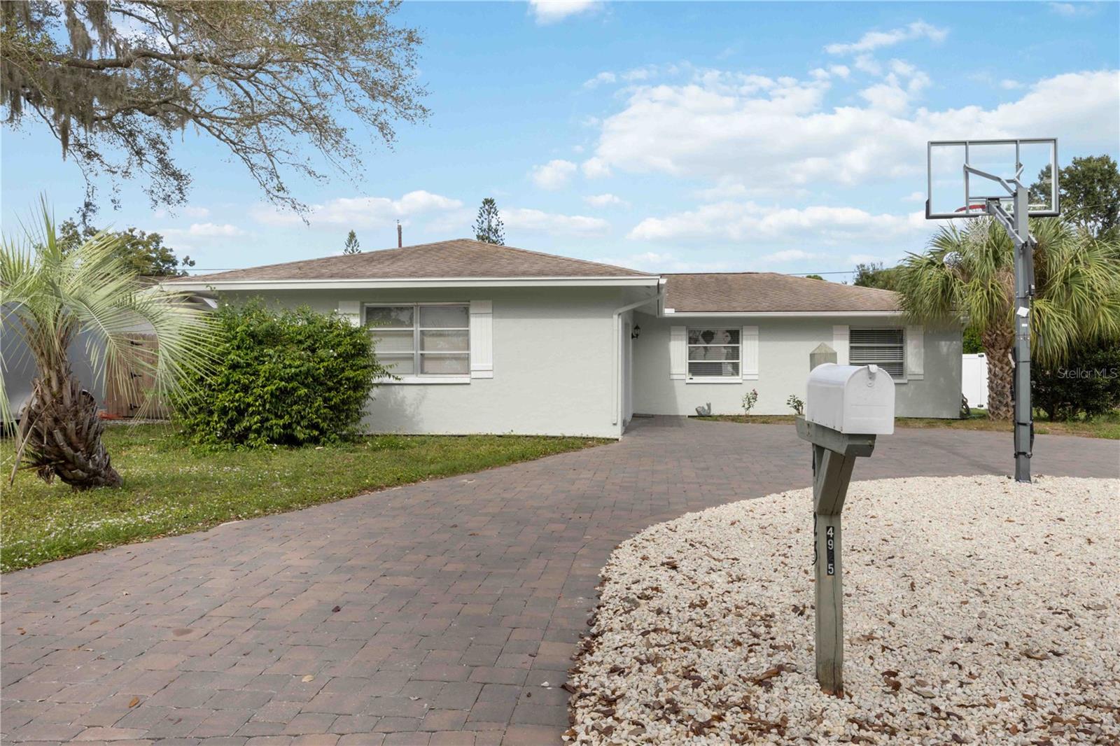BRENTWOOD ESTATES - Residential Lease