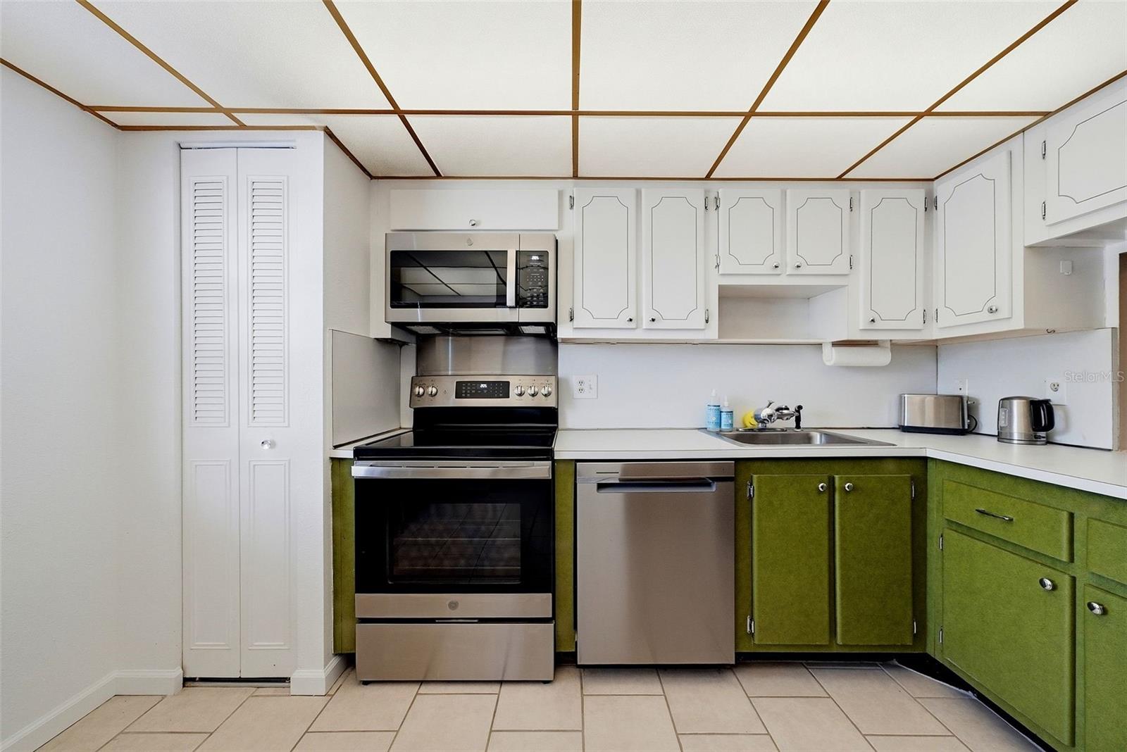 CROSSWINDS COLONY ONE CONDO - Residential