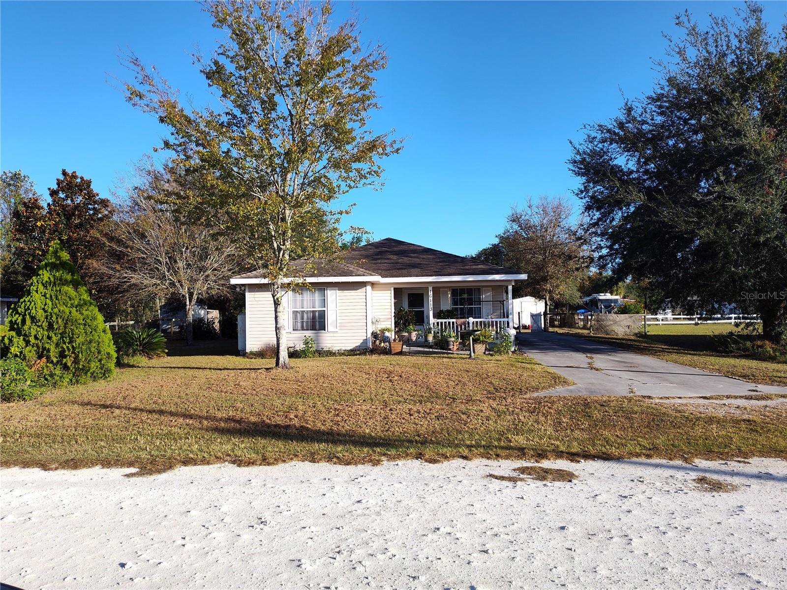Lovely bungalow property with a paved driveway. The landscape has been well maintained. Comes with a large fenced-in backyard. Enjoy preparing meals in the kitchen equipped with stainless steel appliances. There is plenty of room with three sizable bedrooms and two full-size bathrooms. This house has the potential to be someone's dream home.