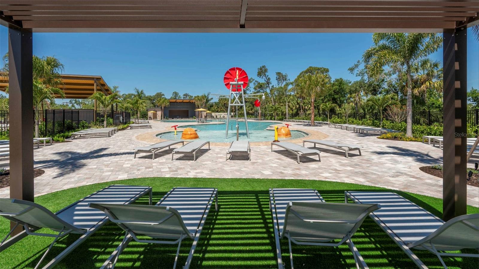 OAKFIELD LAKES - Residential