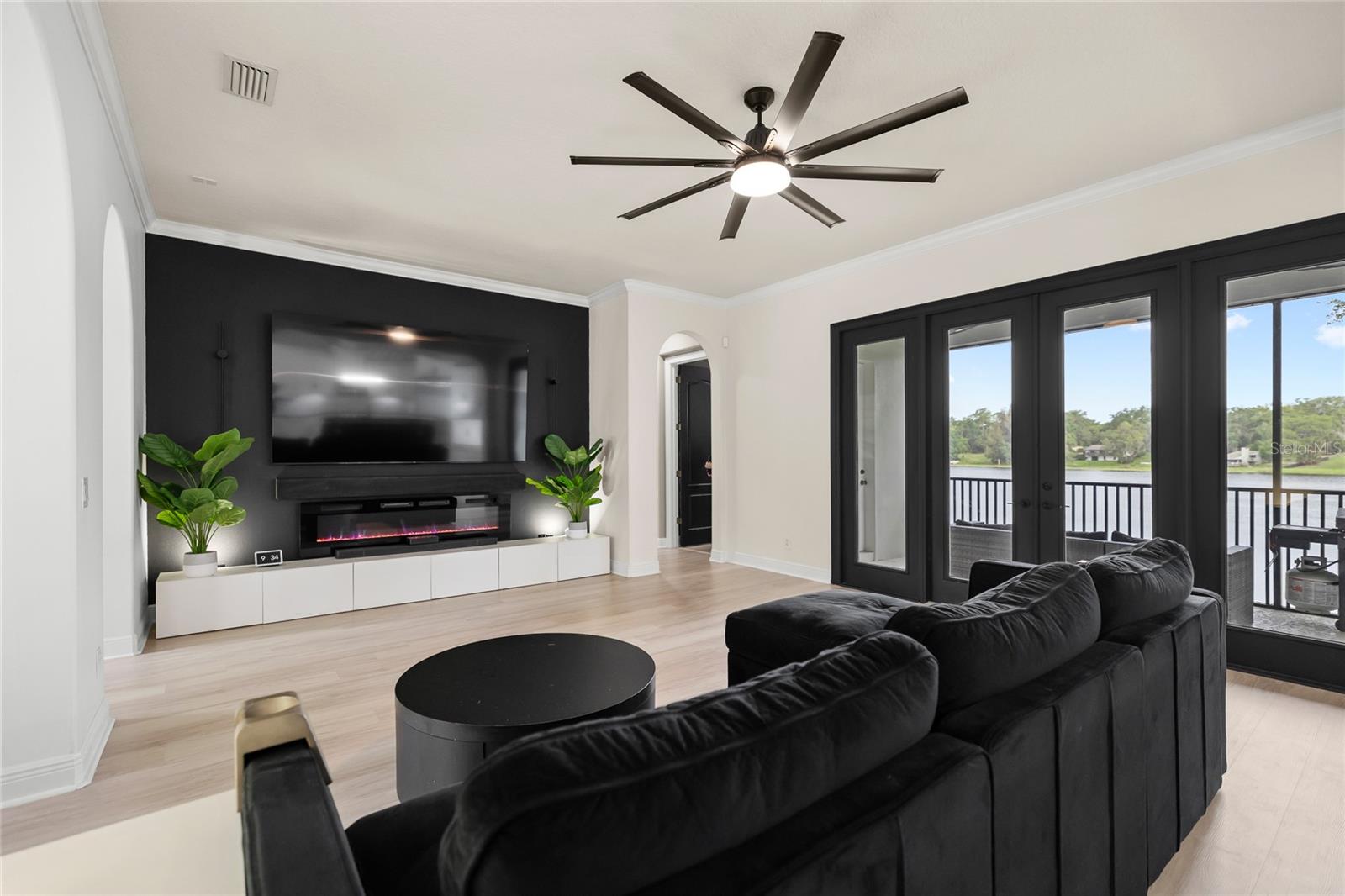 BLUE LAKE ESTATES - Residential