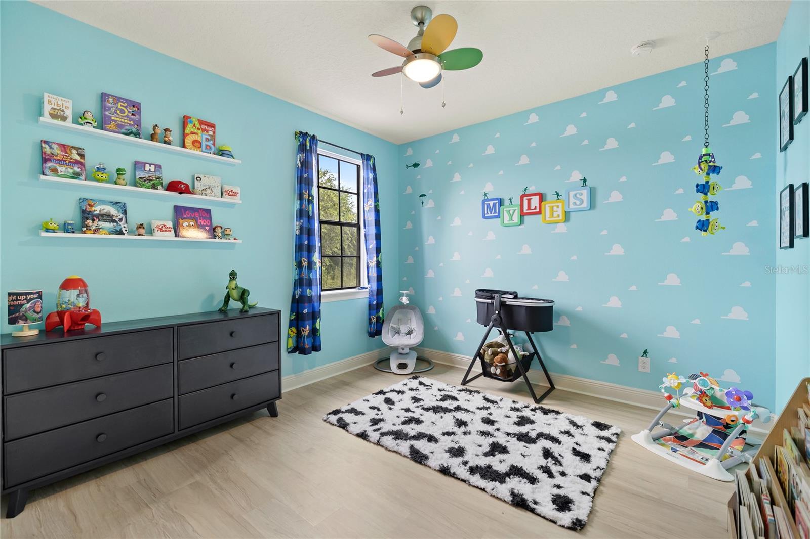 BLUE LAKE ESTATES - Residential