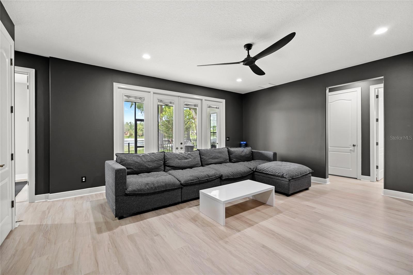 BLUE LAKE ESTATES - Residential