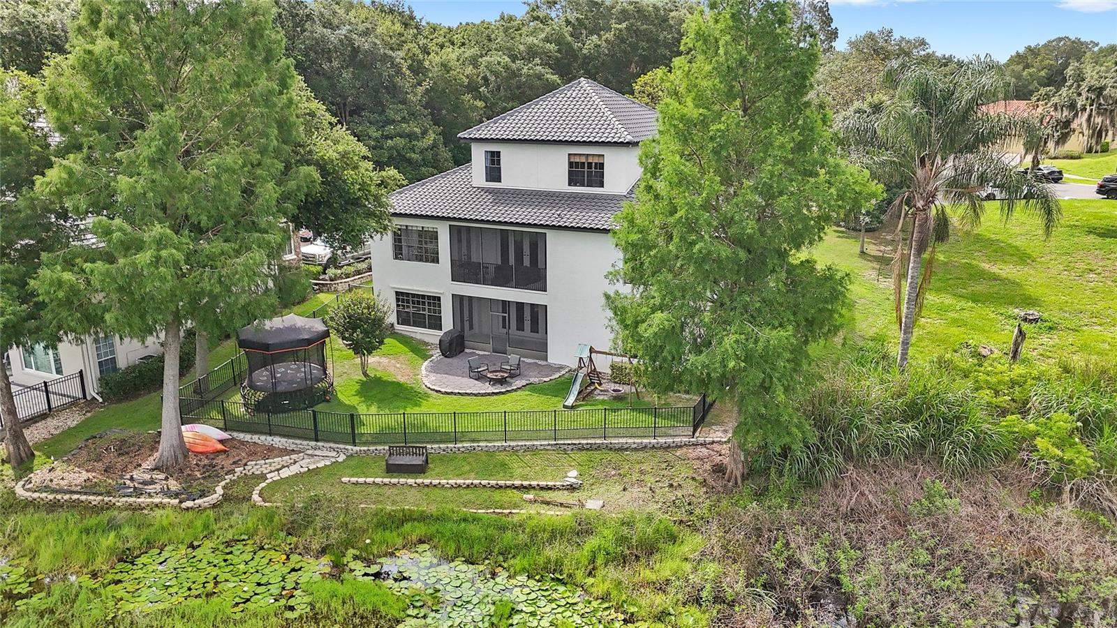 BLUE LAKE ESTATES - Residential