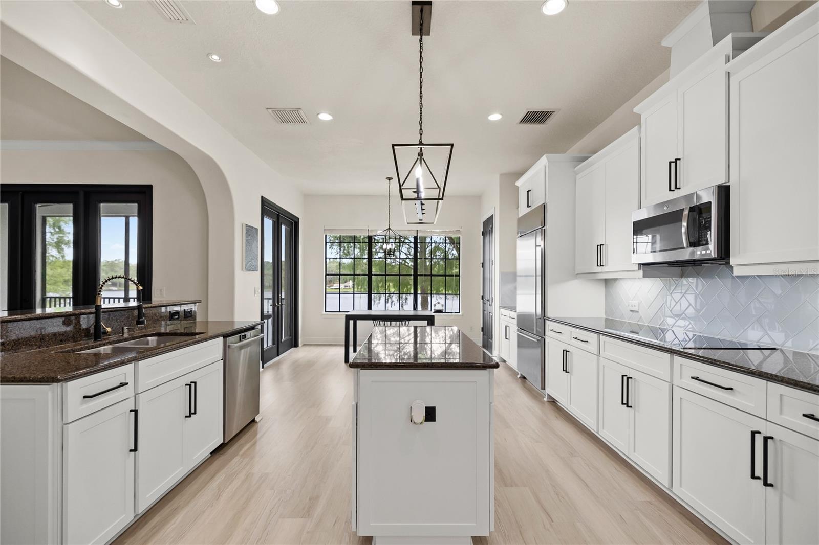 BLUE LAKE ESTATES - Residential