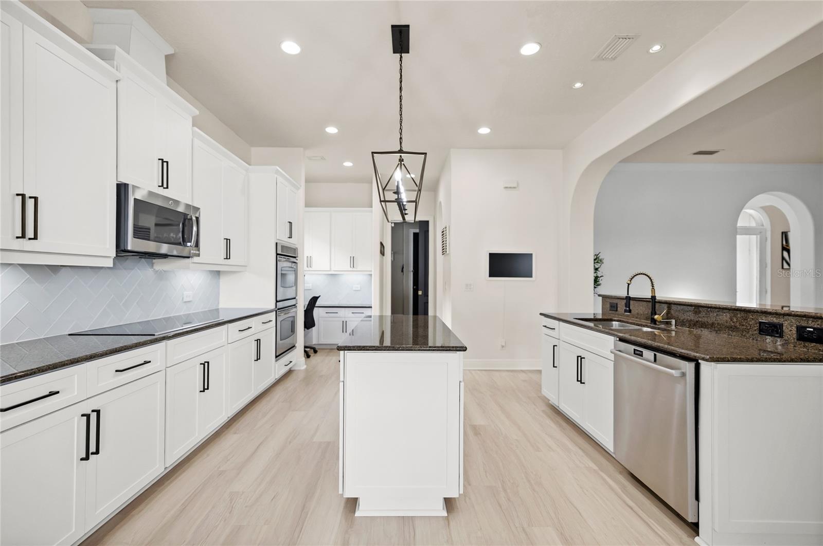 BLUE LAKE ESTATES - Residential