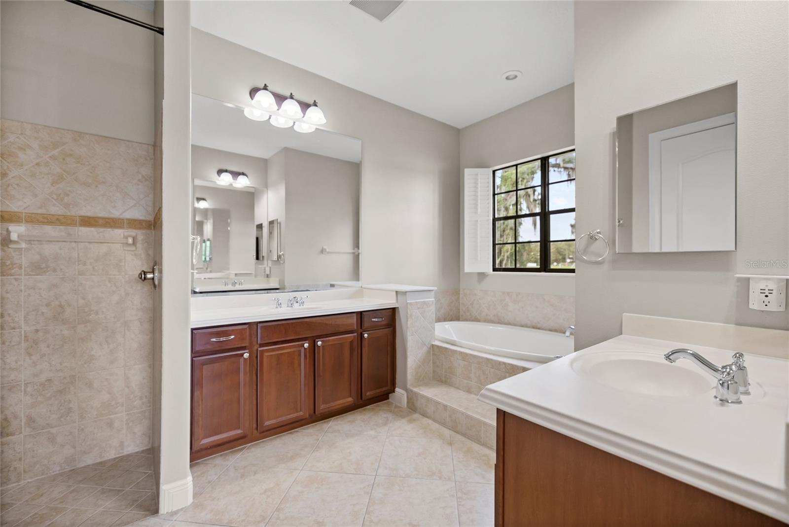 BLUE LAKE ESTATES - Residential