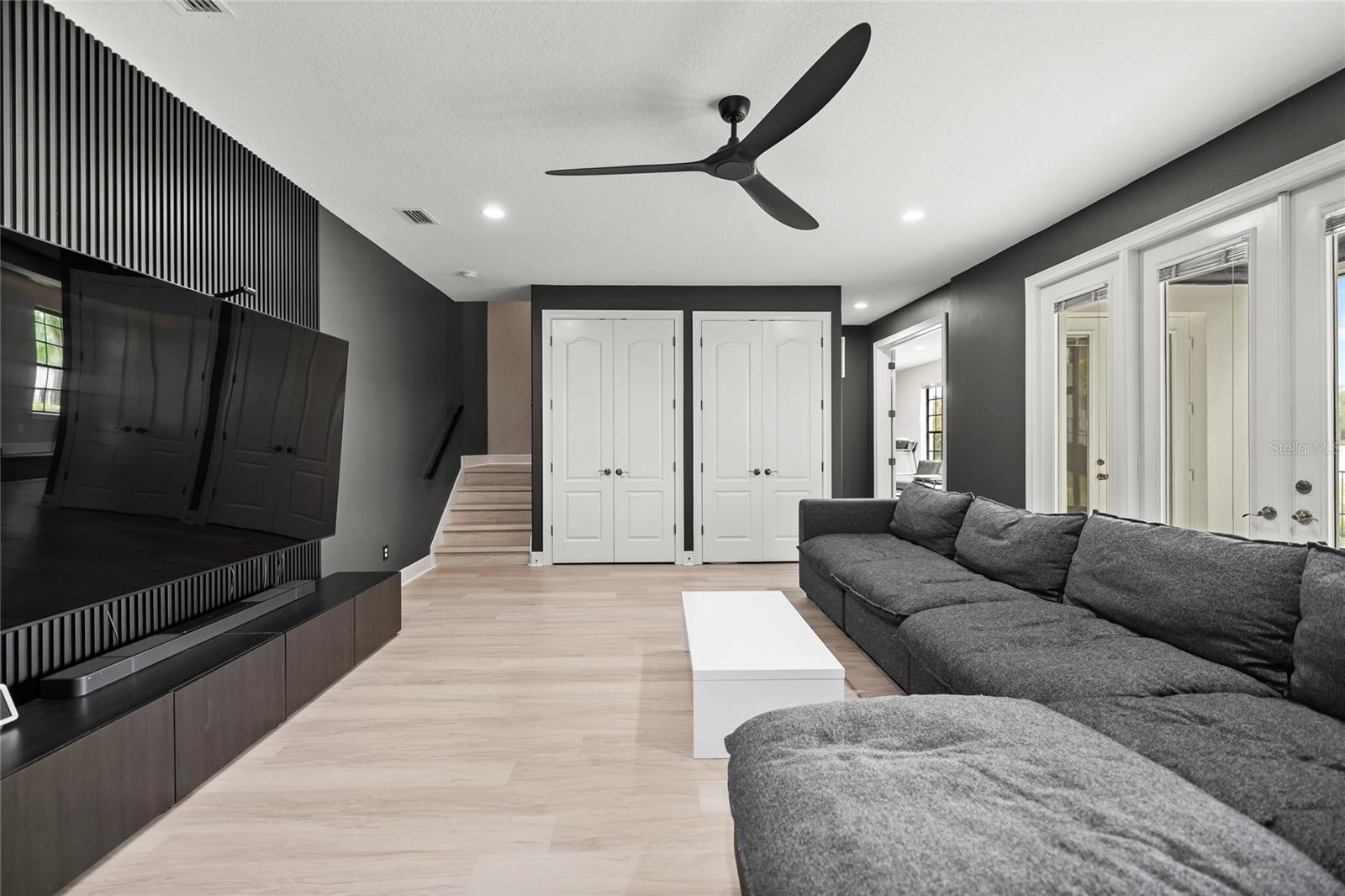 BLUE LAKE ESTATES - Residential