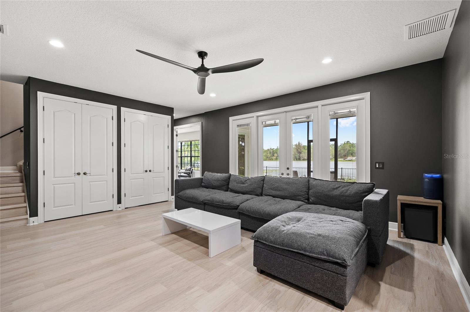 BLUE LAKE ESTATES - Residential