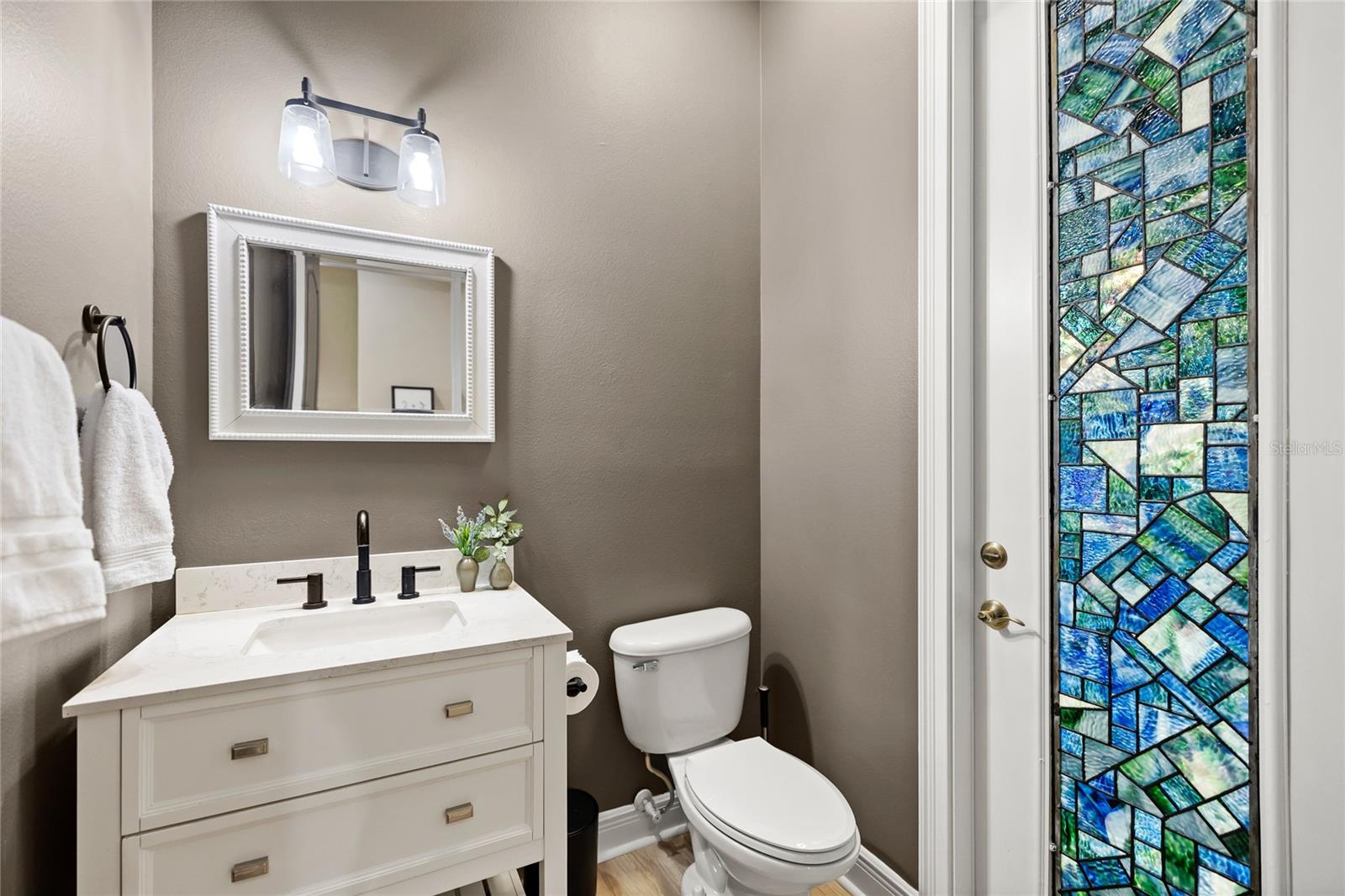 BLUE LAKE ESTATES - Residential