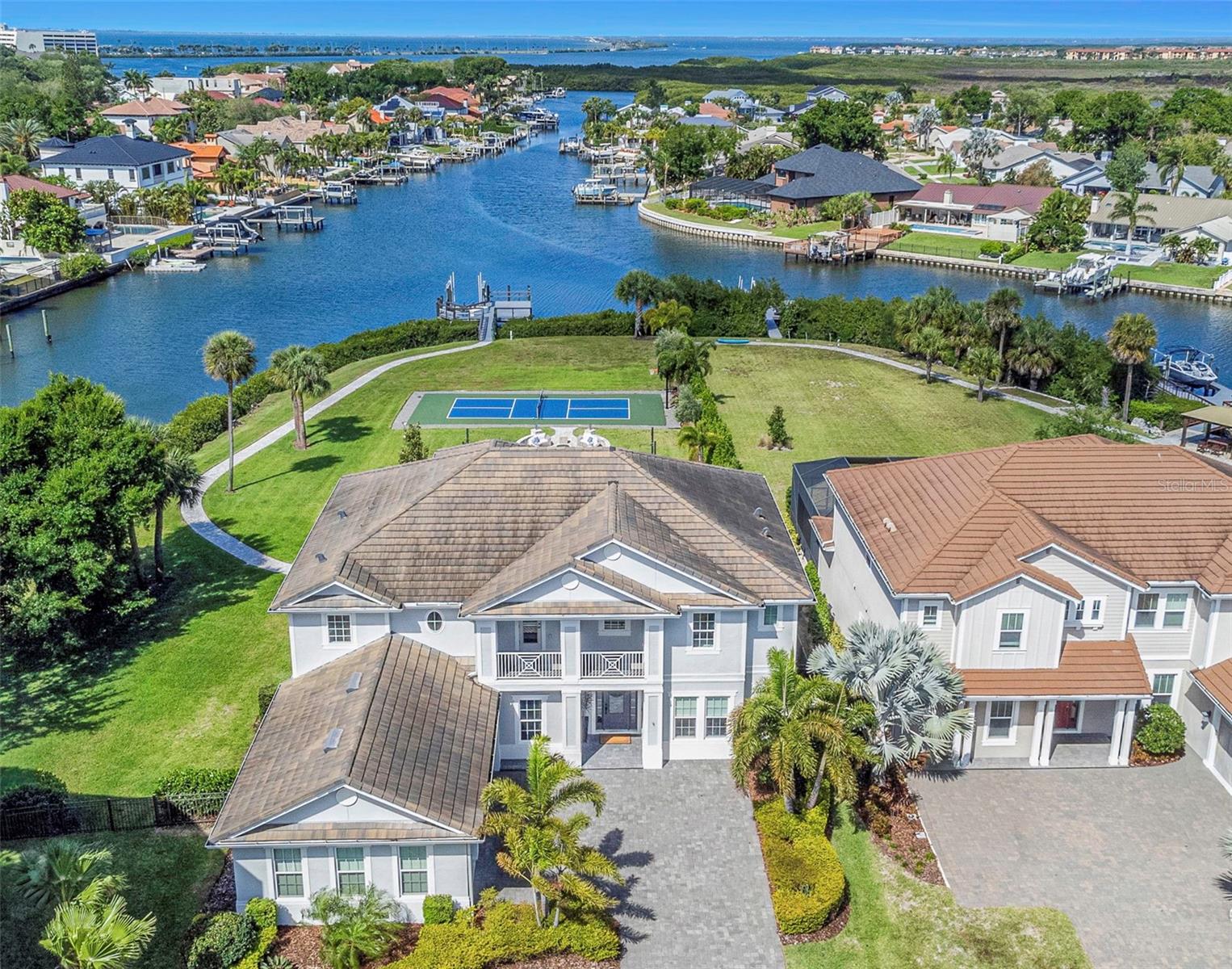 COVE/ROCKY POINT - Residential