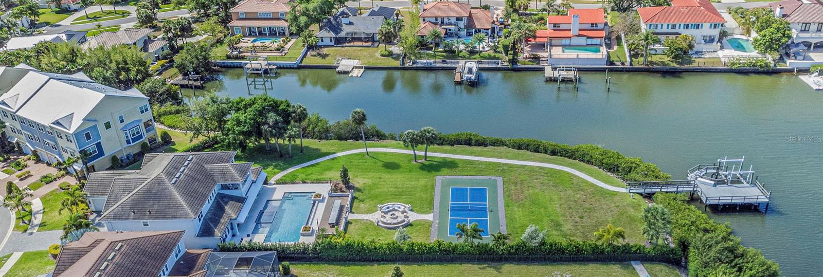 COVE/ROCKY POINT - Residential
