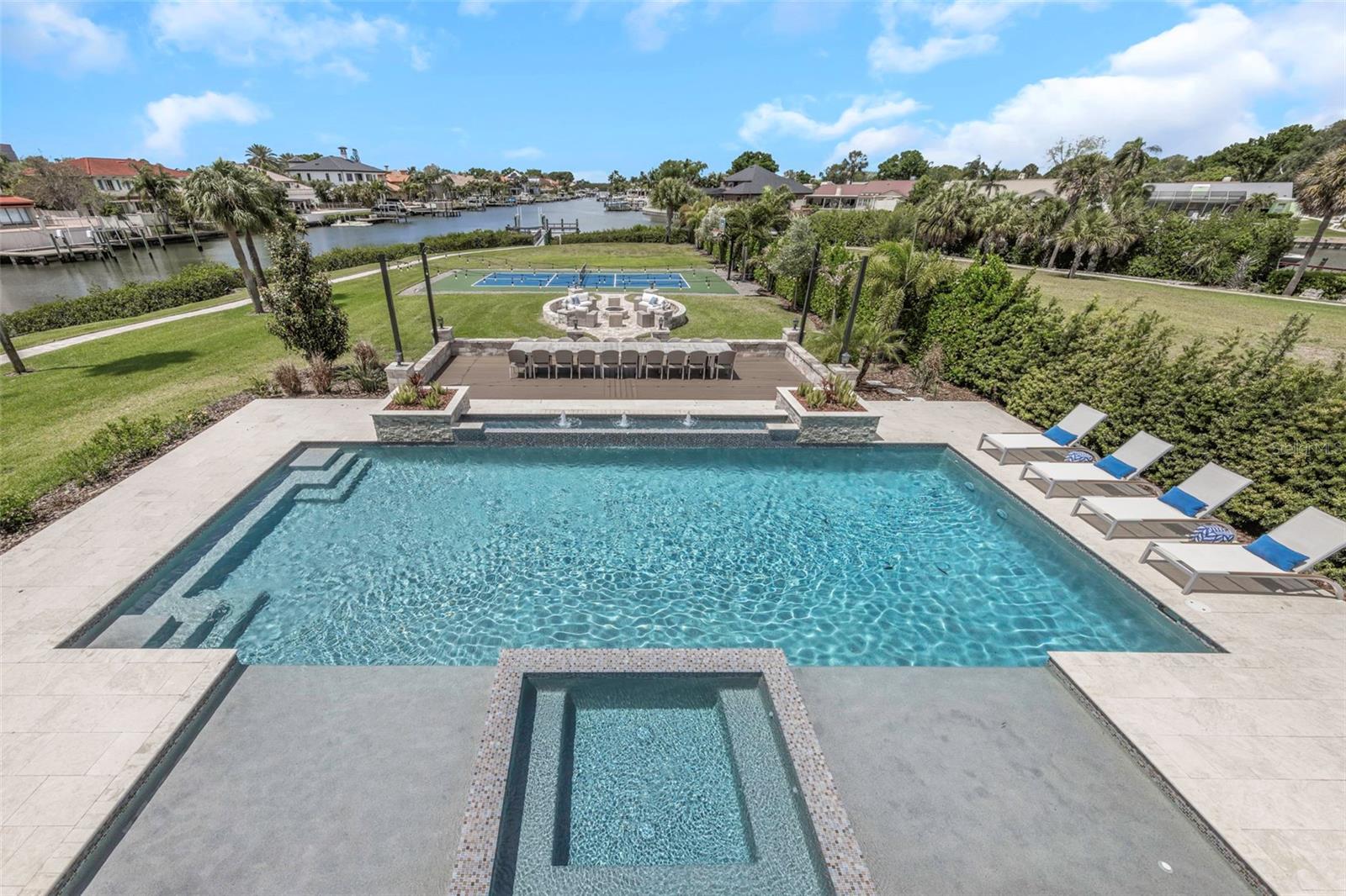 COVE/ROCKY POINT - Residential