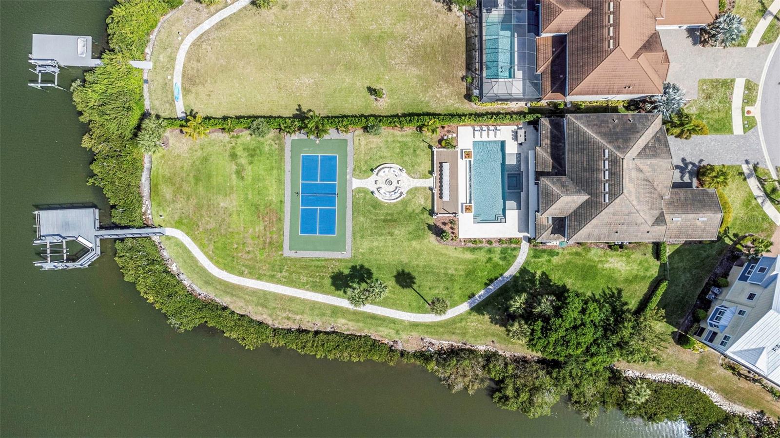 COVE/ROCKY POINT - Residential