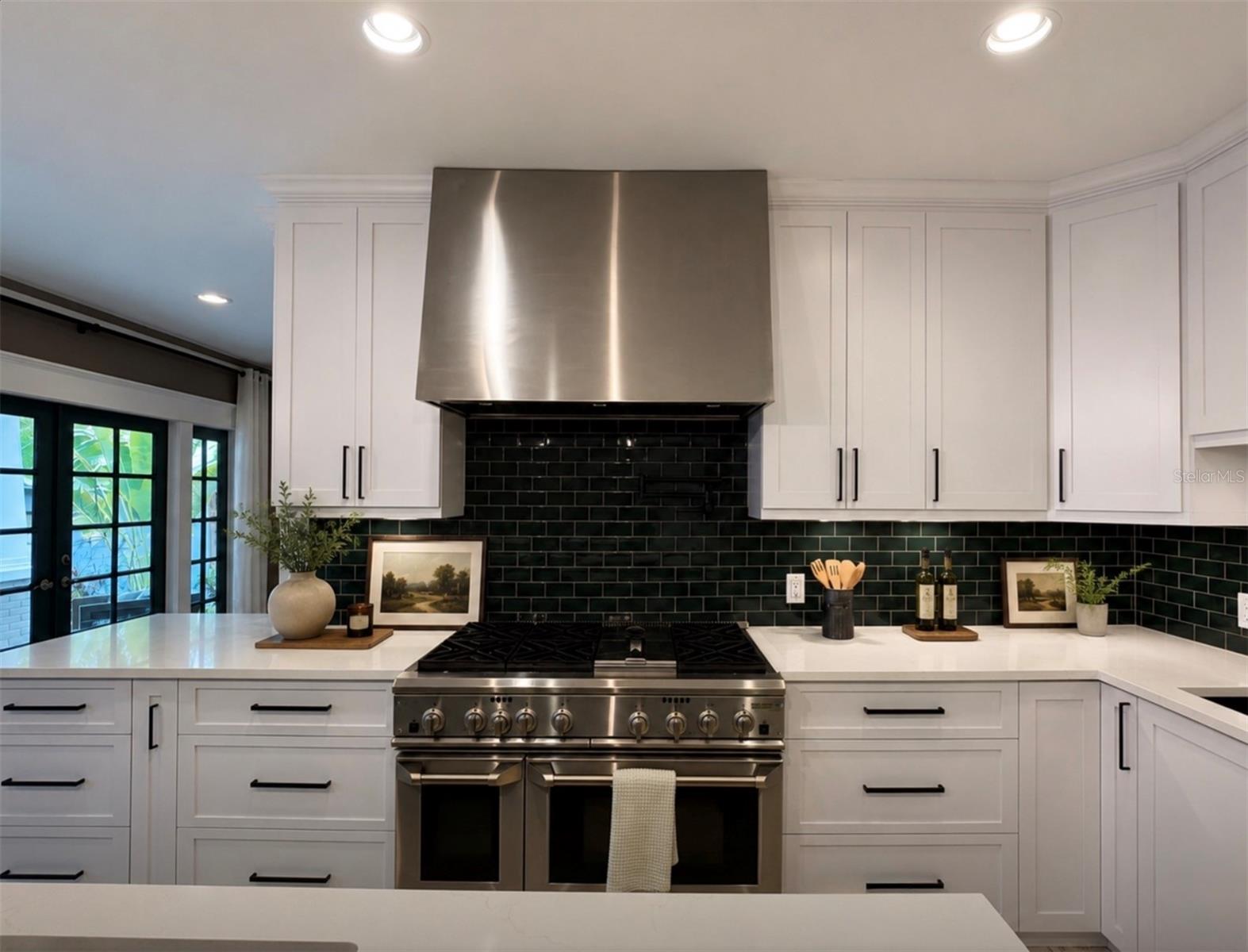 NORTH SUBURB BEAUTIFUL - Residential