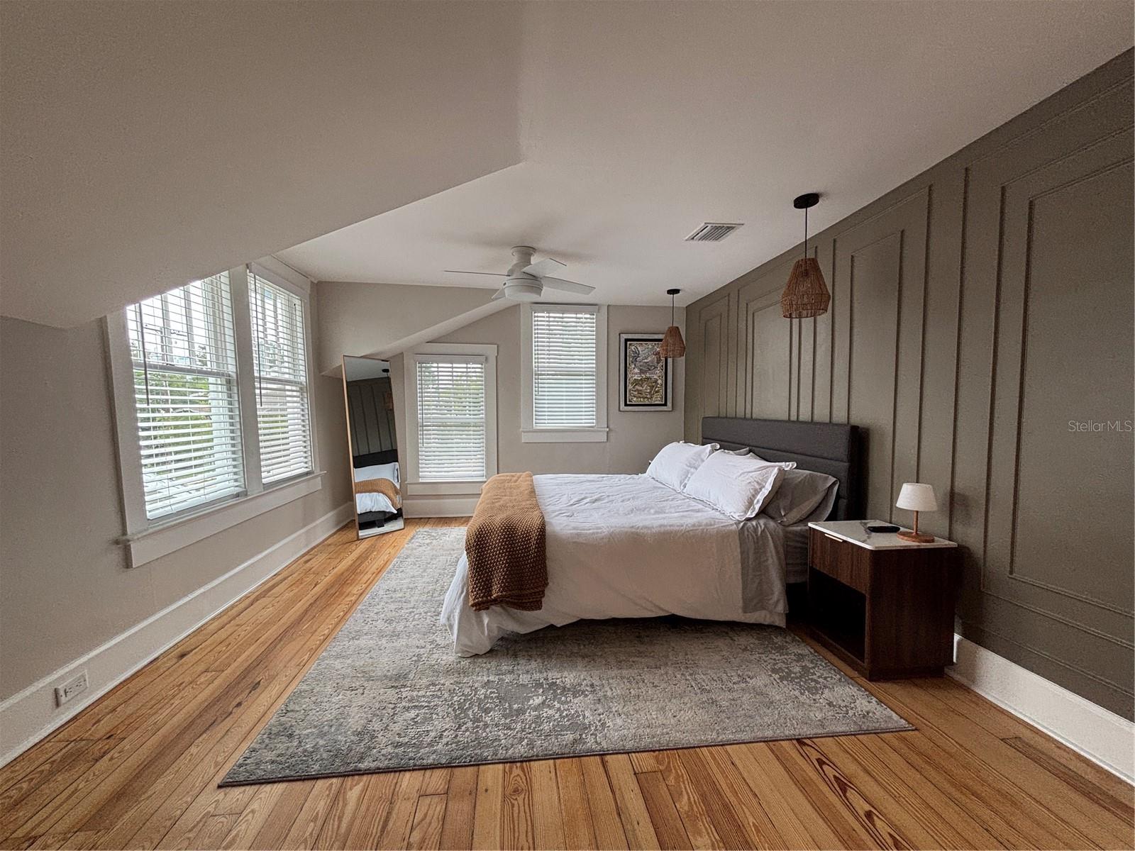 NORTH SUBURB BEAUTIFUL - Residential