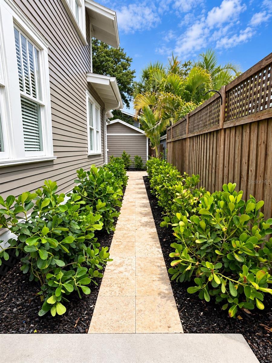 NORTH SUBURB BEAUTIFUL - Residential
