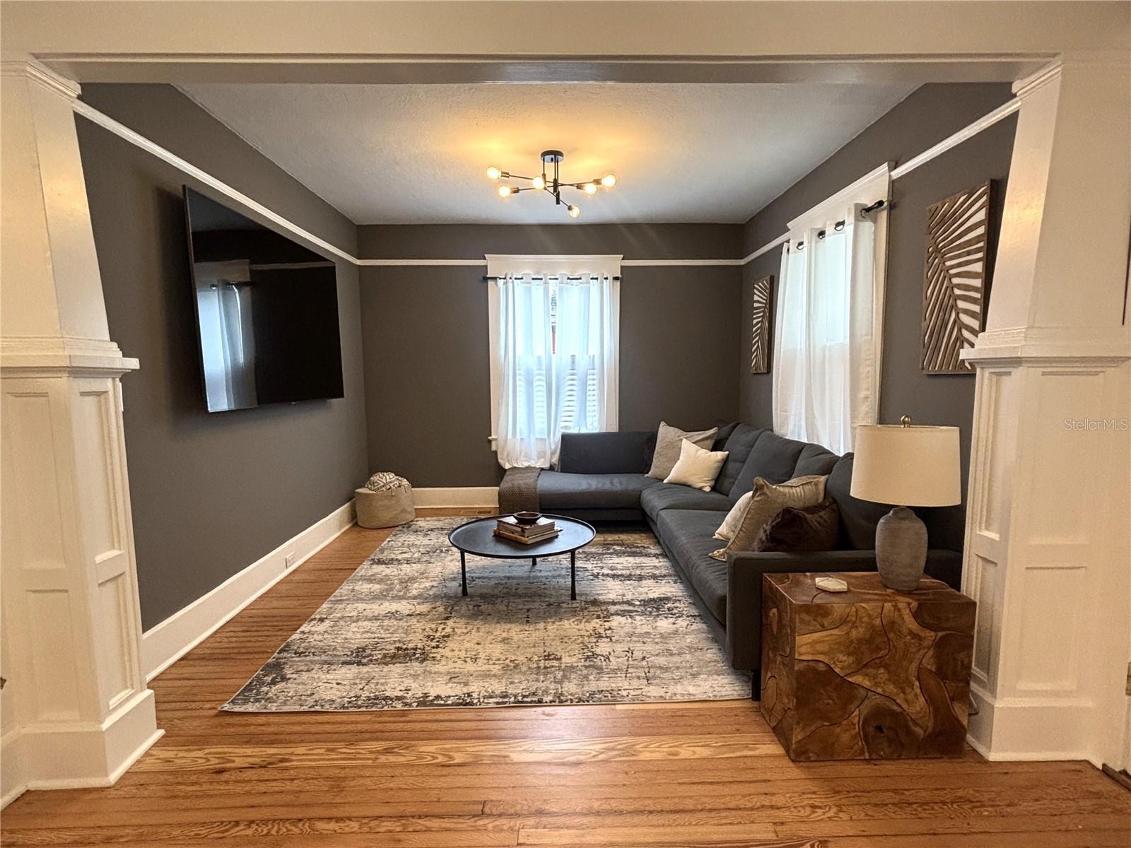 NORTH SUBURB BEAUTIFUL - Residential