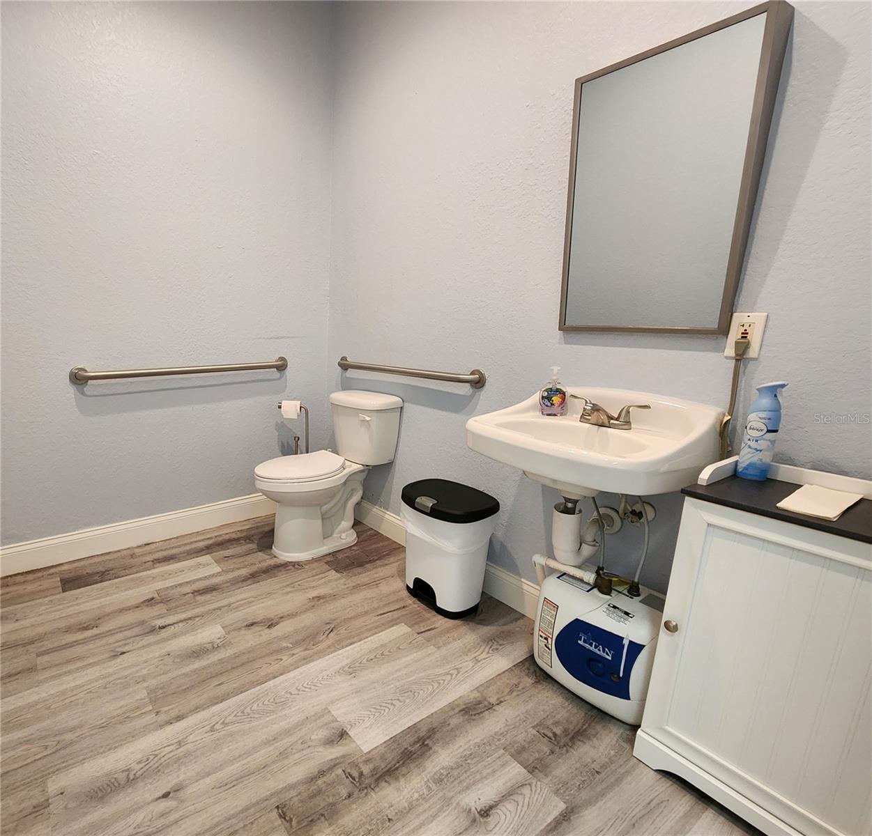 SANTA CRUZ CONDO - Commercial Sale