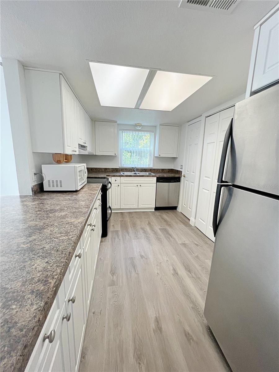 HAWTHORNE VILLAGE - Residential Lease