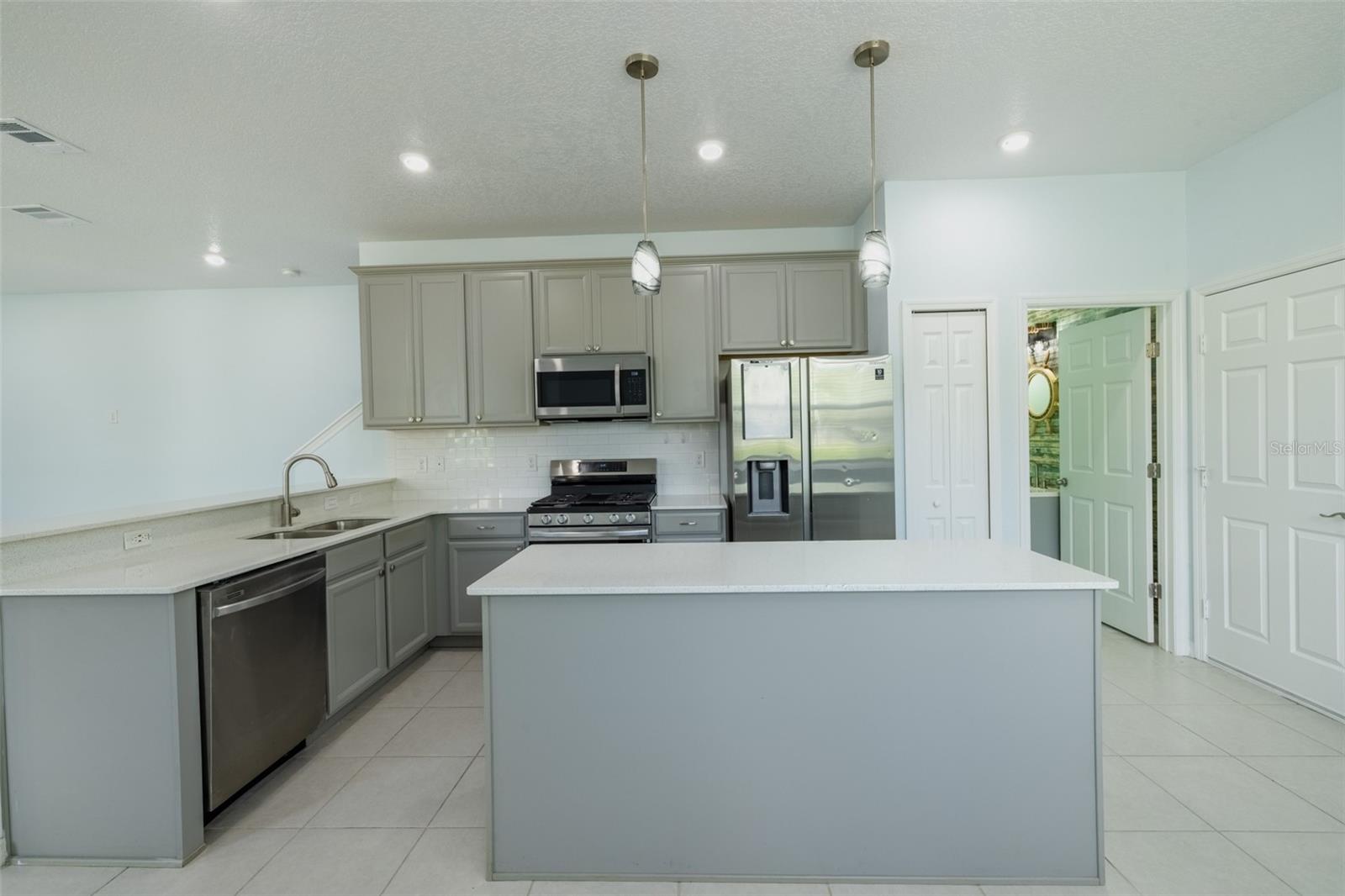 FISHHAWK RANCH WEST TWNHMS - Residential