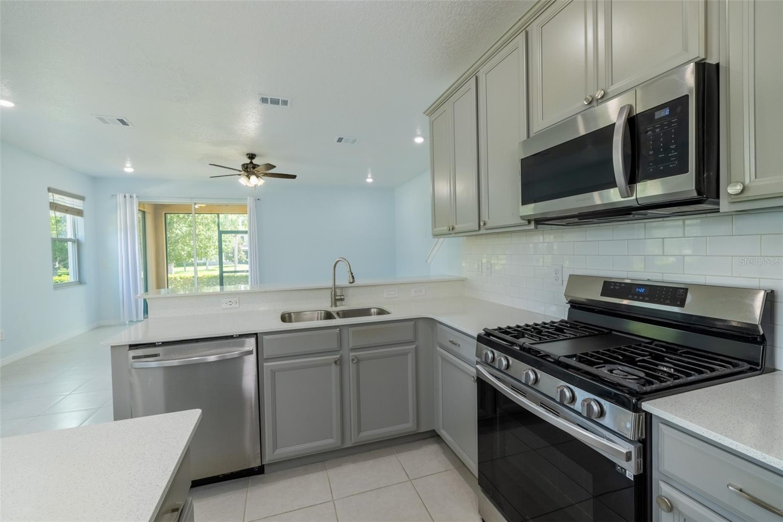 FISHHAWK RANCH WEST TWNHMS - Residential