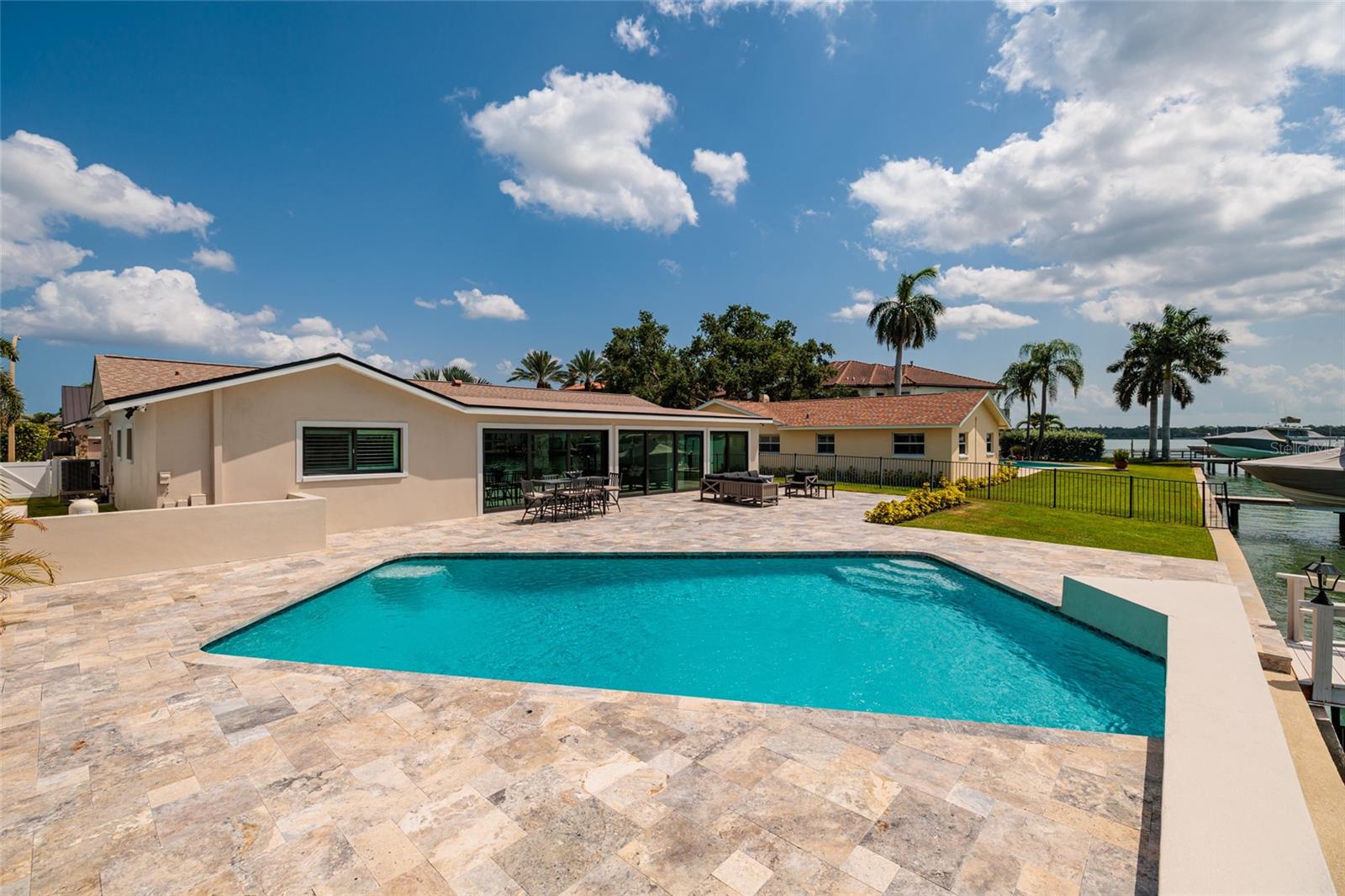 CAPRI ISLE - Residential