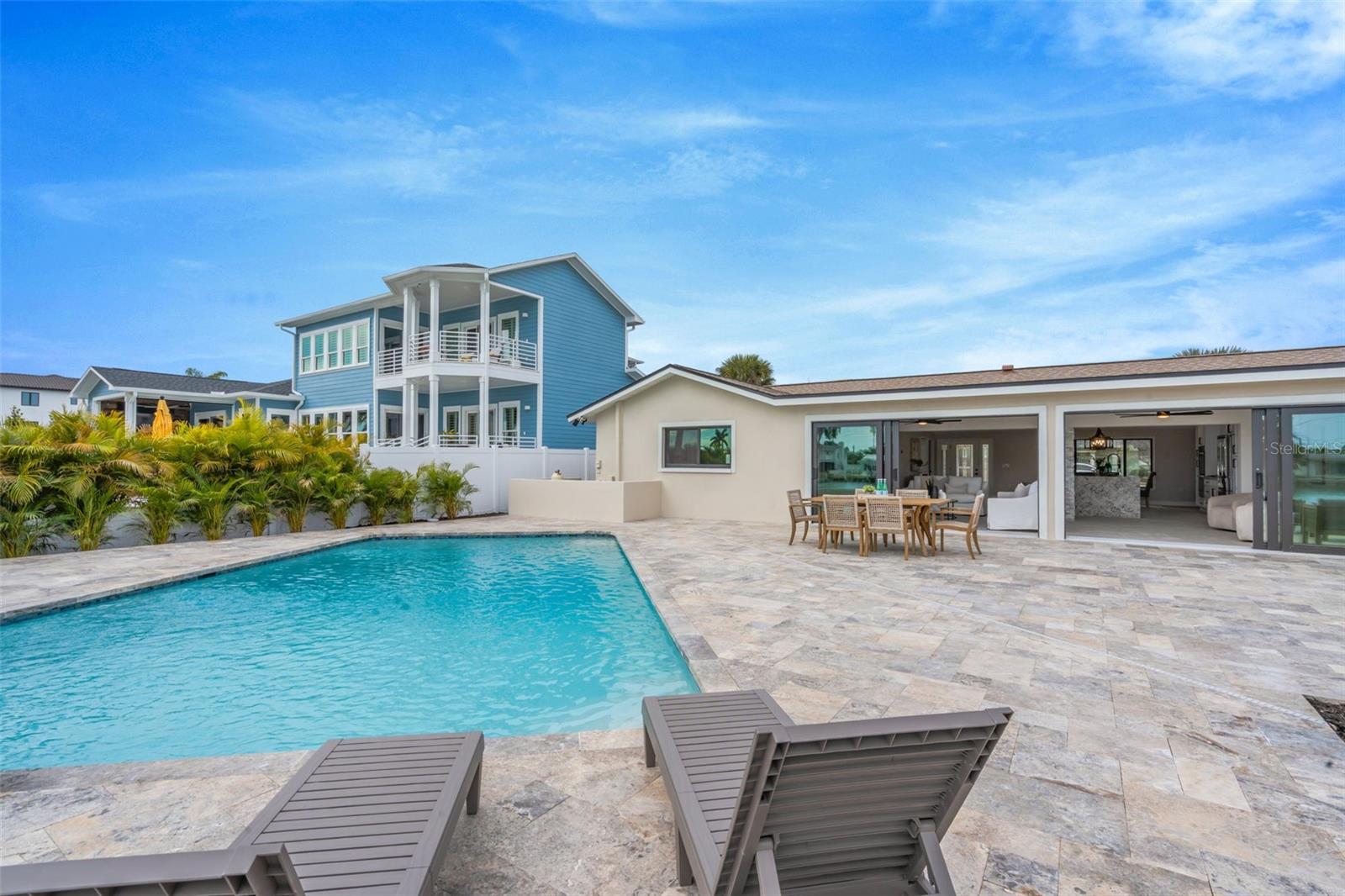 CAPRI ISLE - Residential