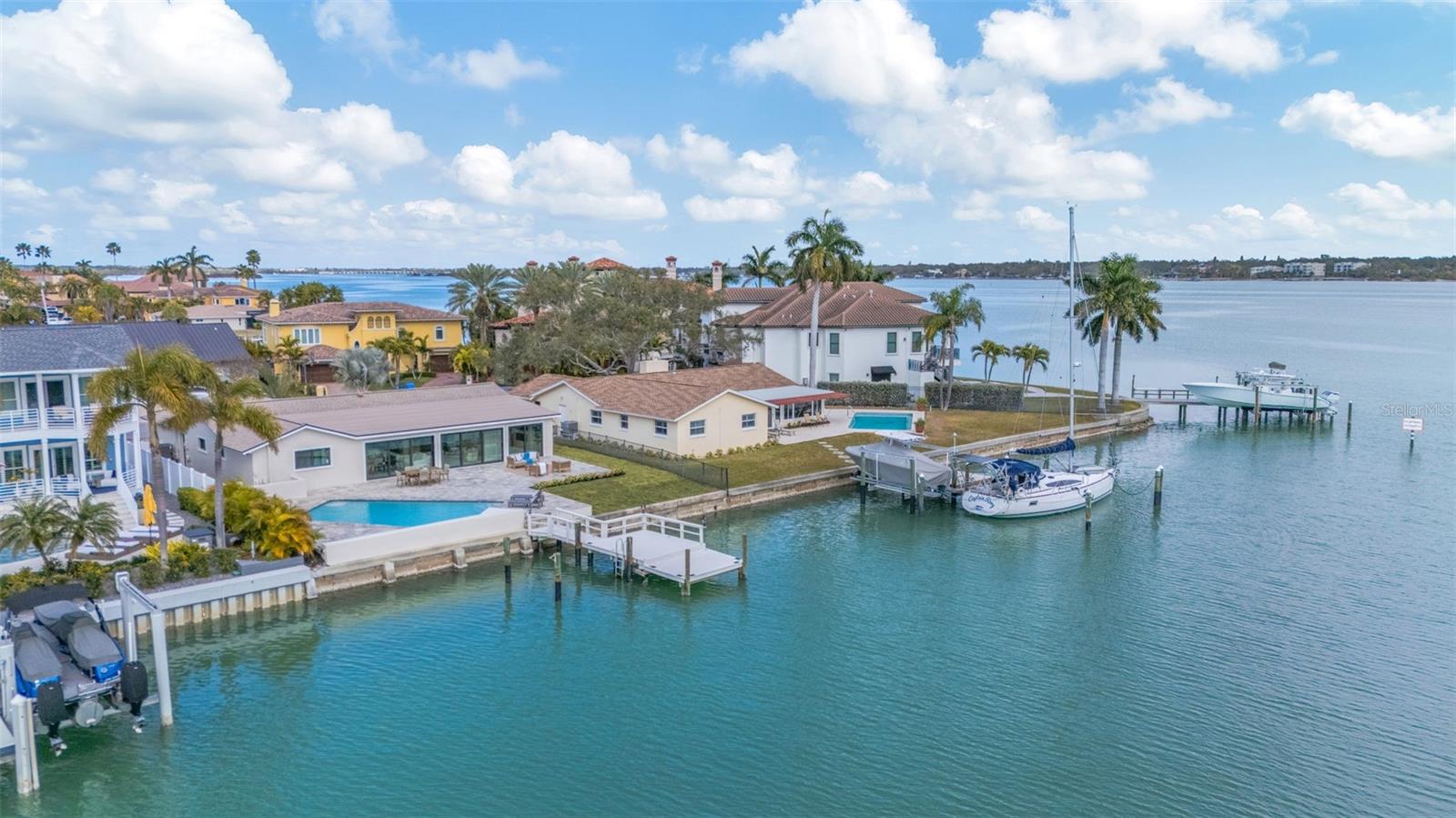 CAPRI ISLE - Residential