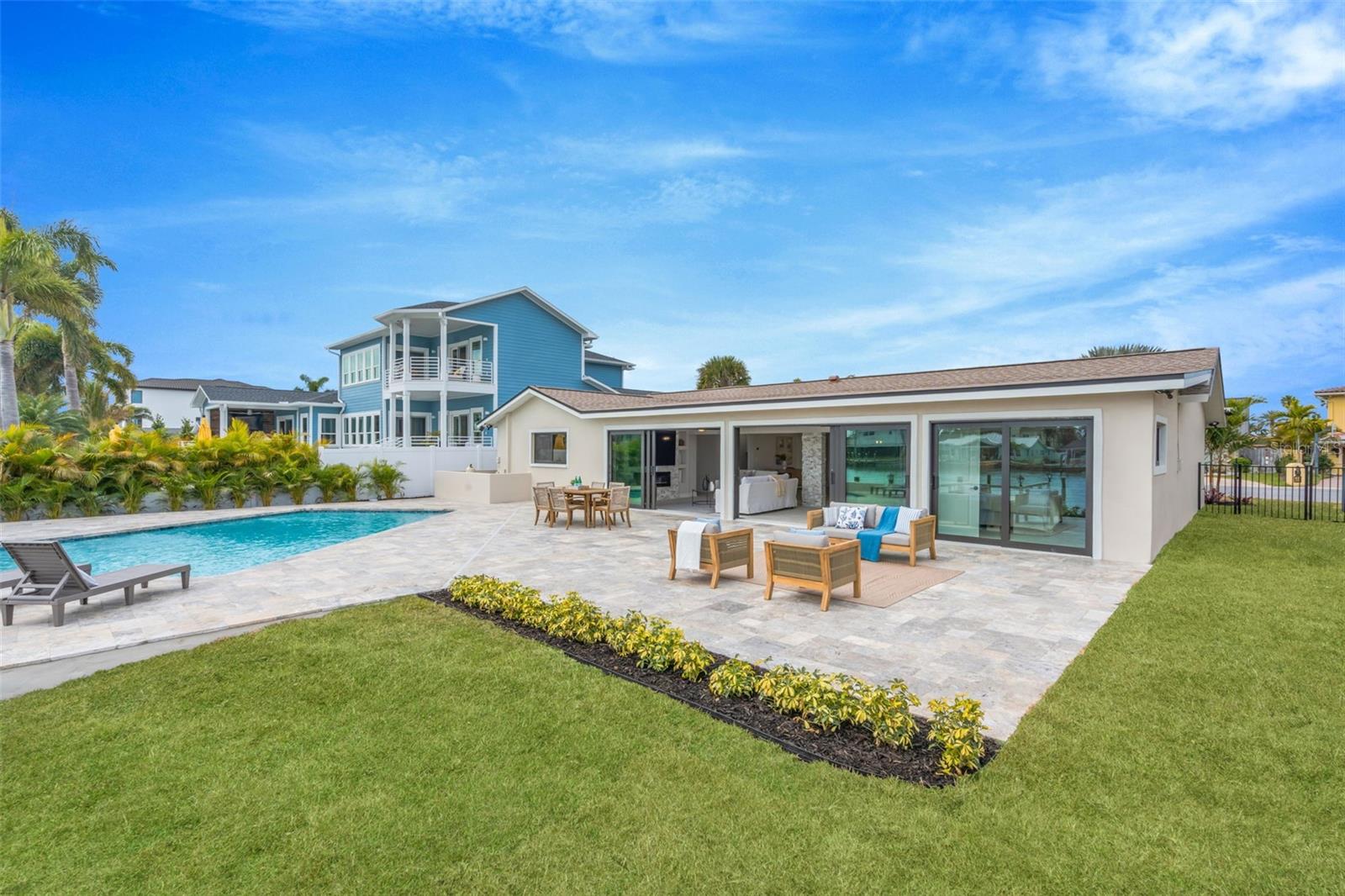 CAPRI ISLE - Residential