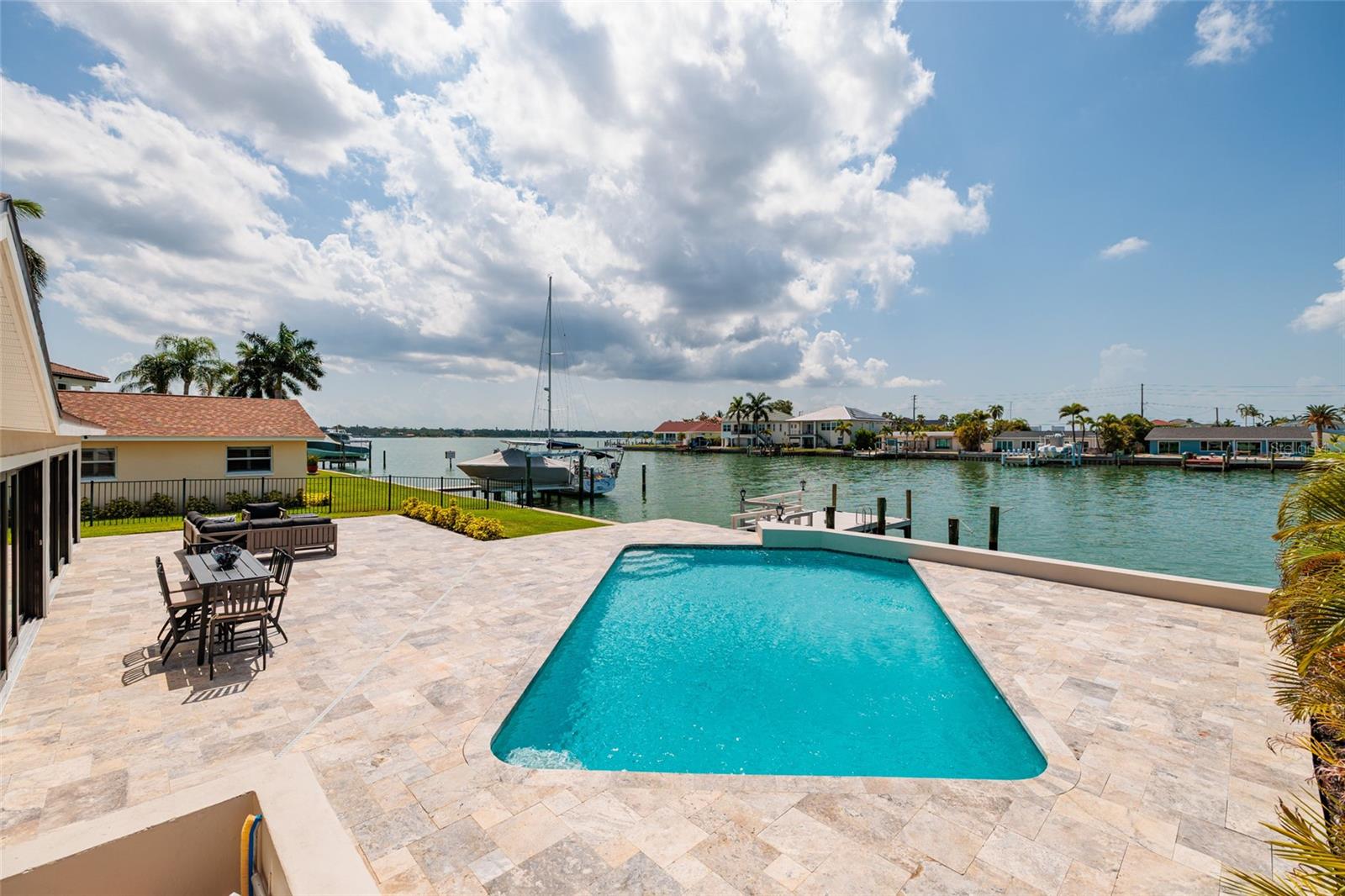CAPRI ISLE - Residential