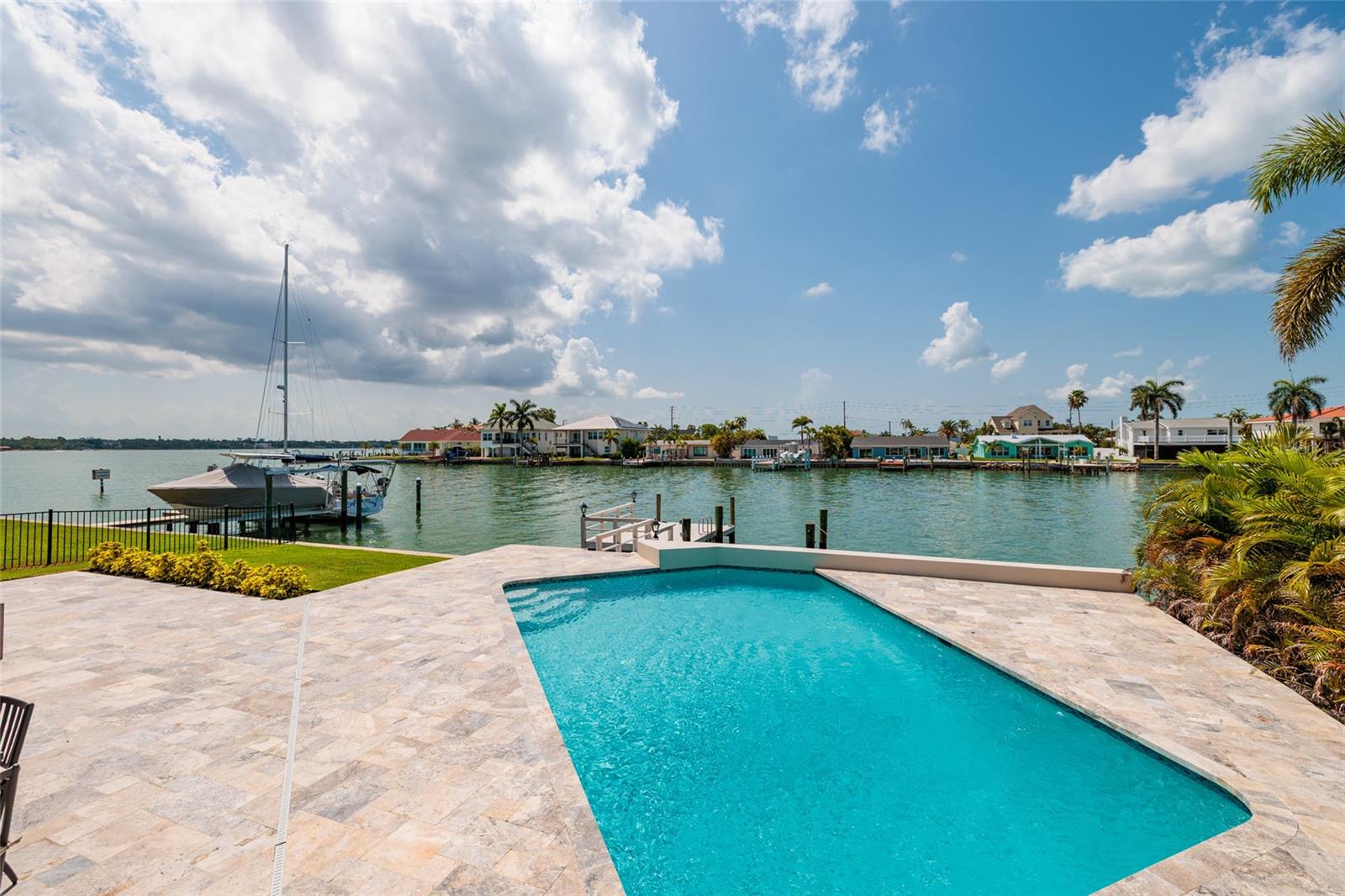 CAPRI ISLE - Residential