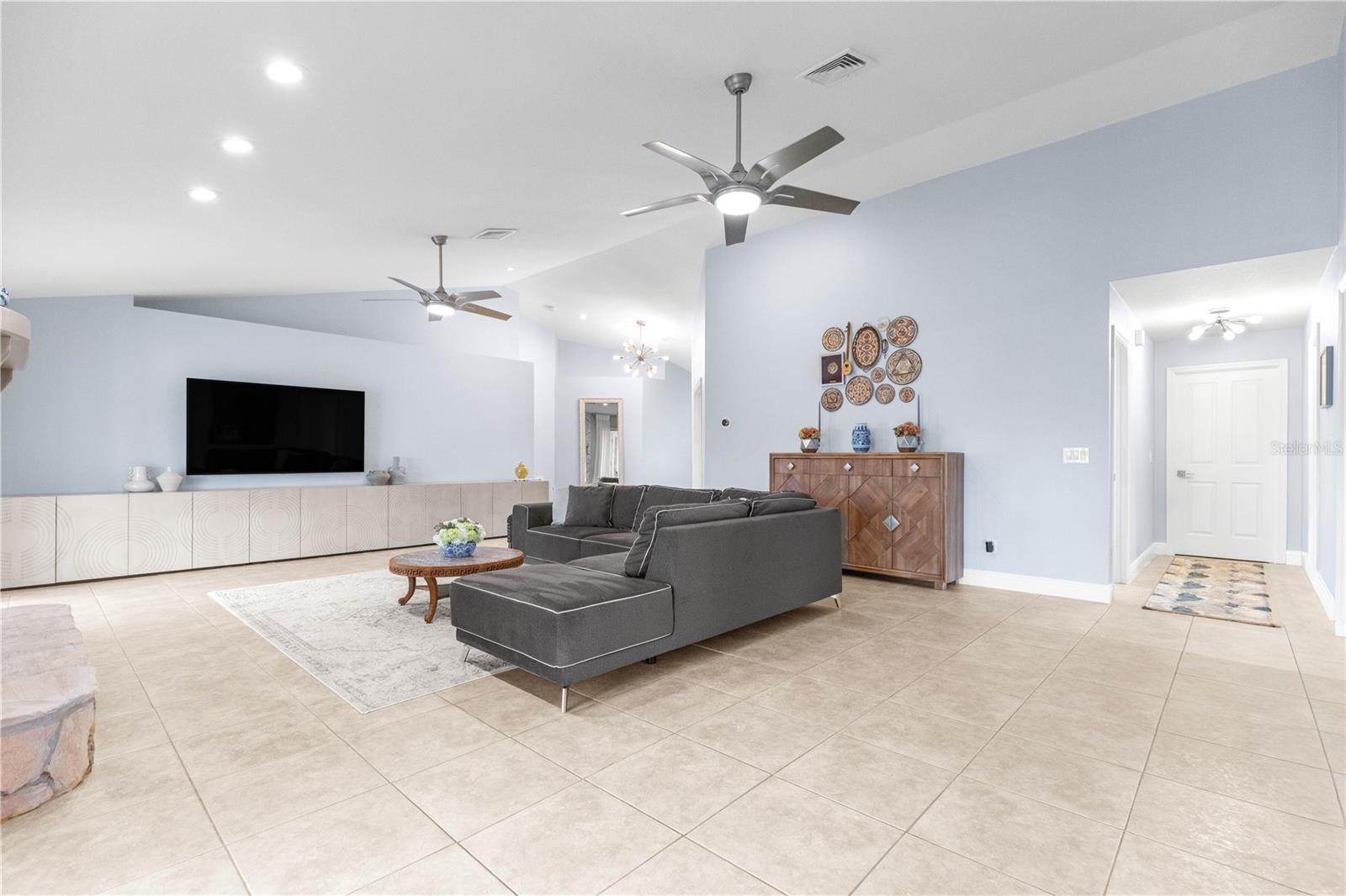 FAIRWAYS AT ROLLING HILLS FIRST ADD - Residential