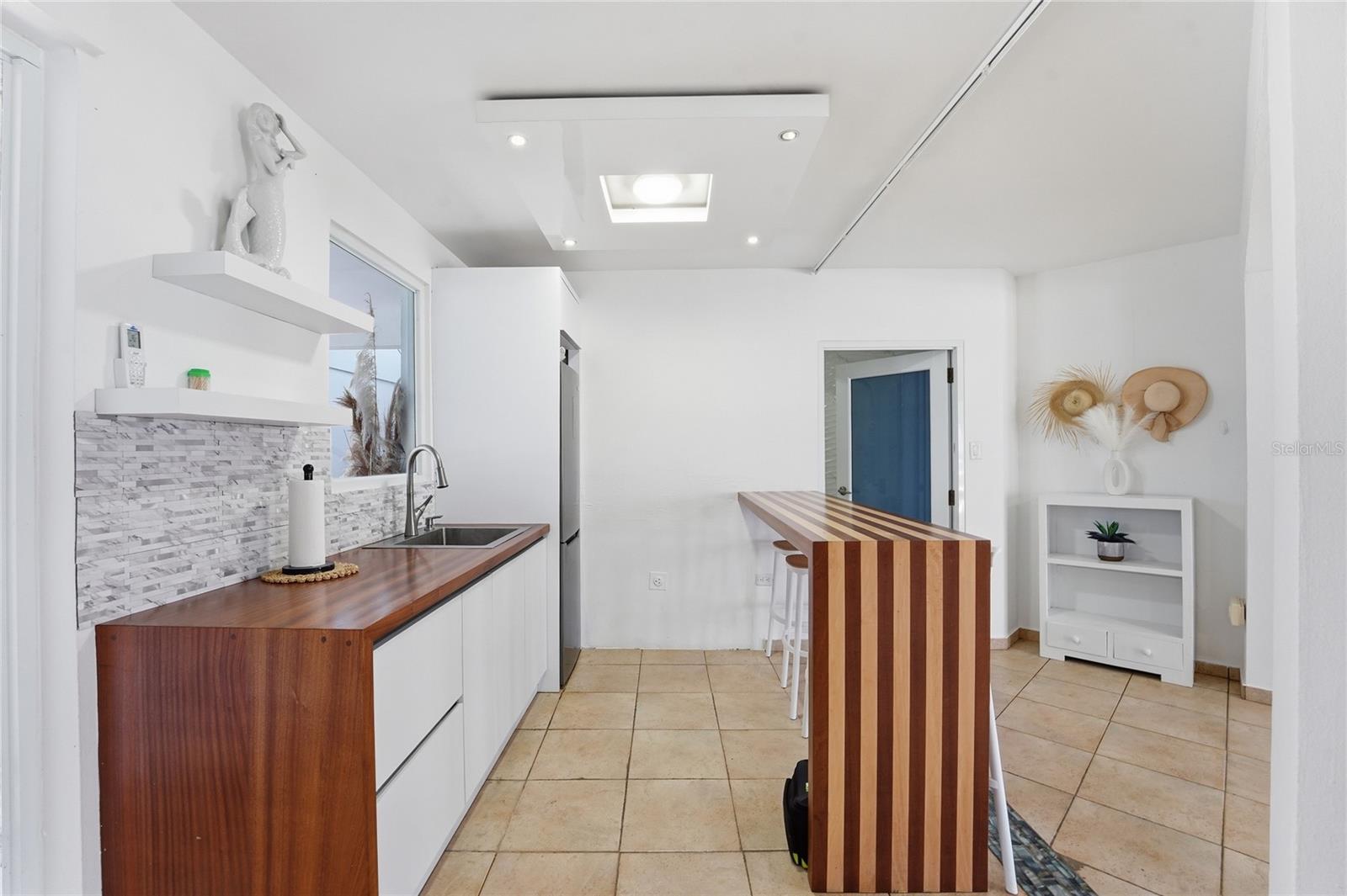 BARRIO CARRIZALES - Commercial Sale